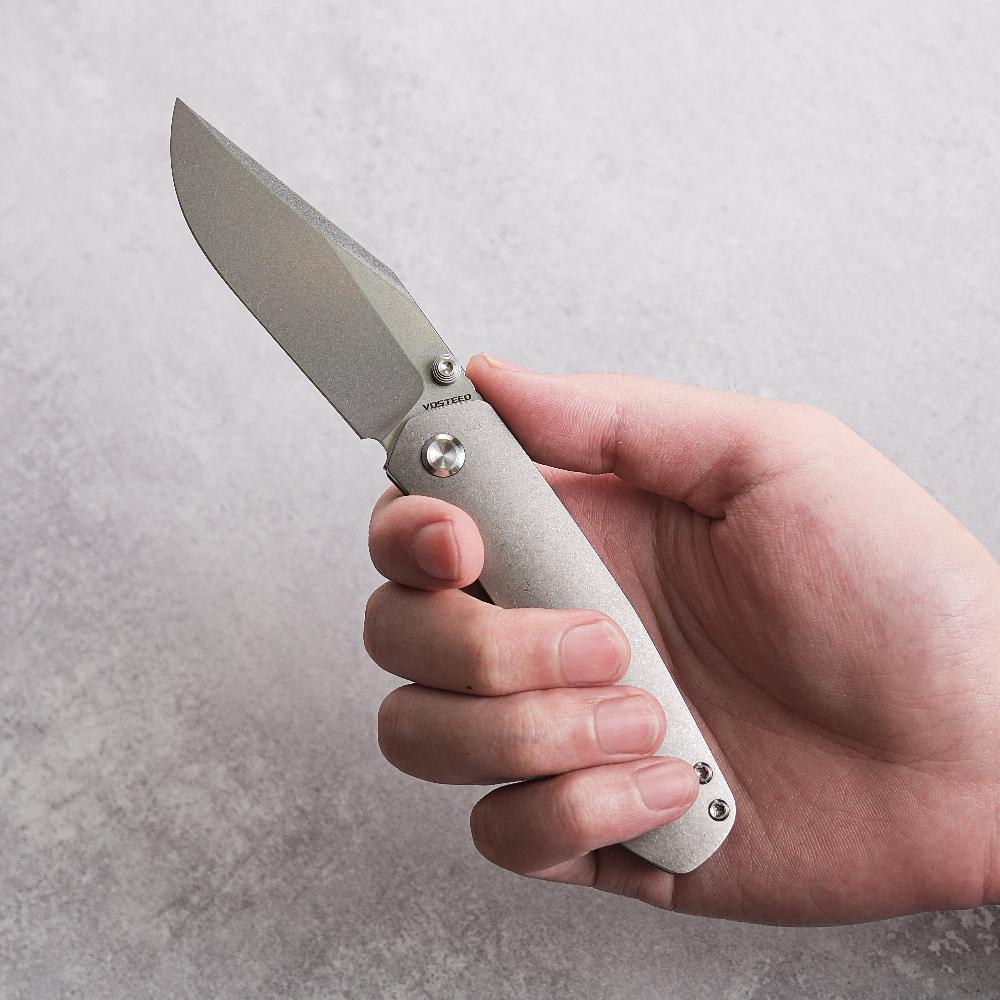 Vosteed Vallhund knife held in hand, open blade