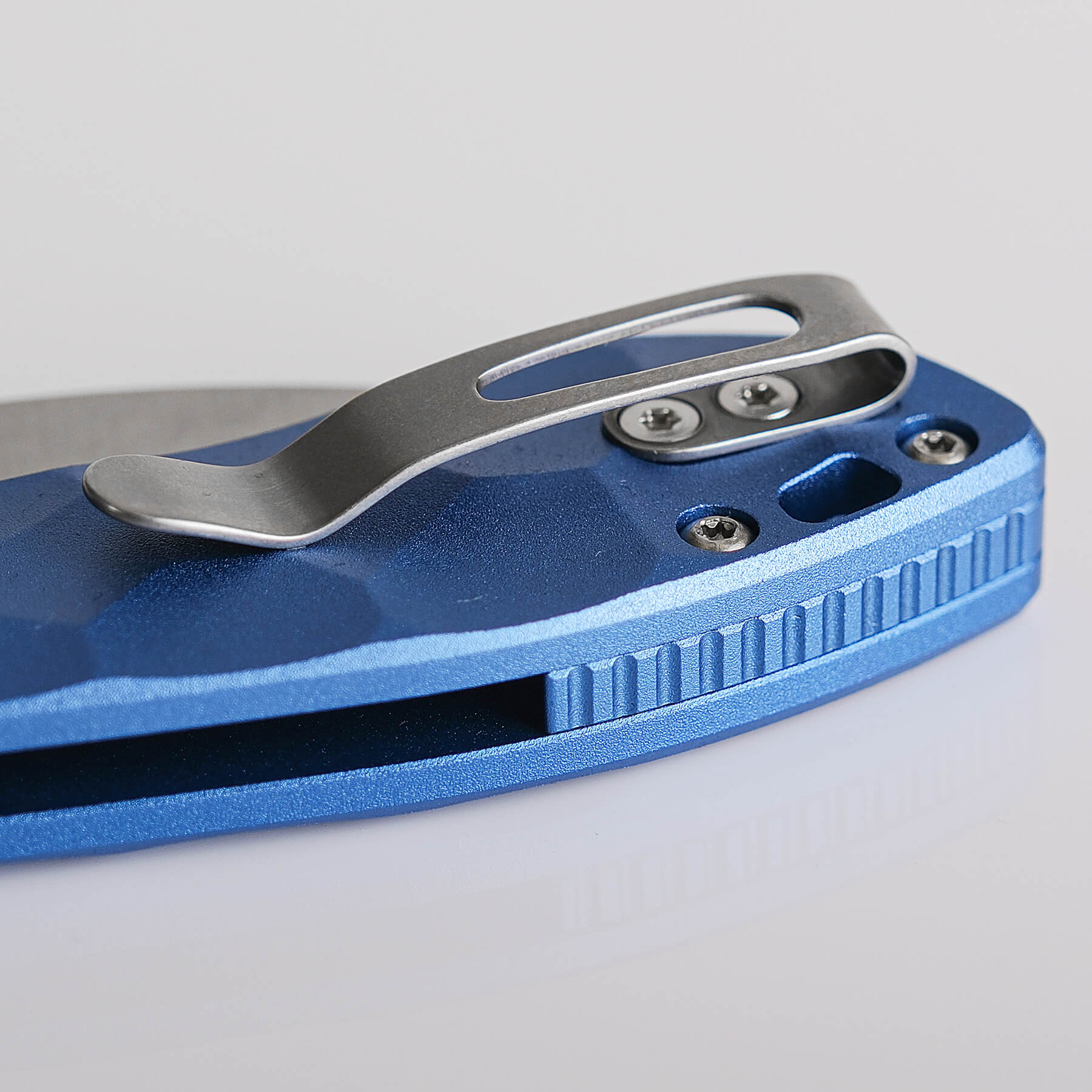 Vosteed Mini Nightshade Blue knife pocket clip detail