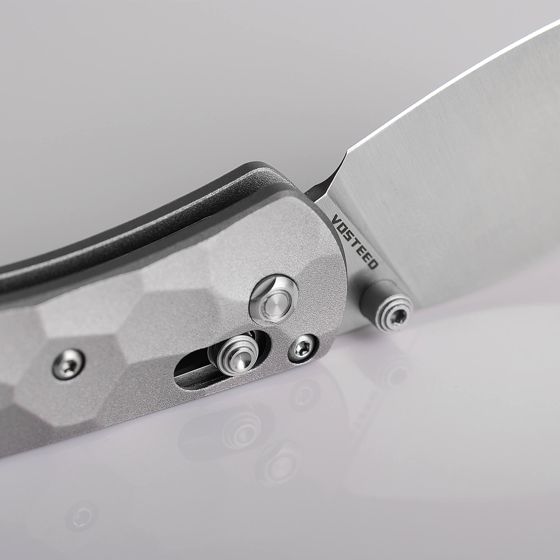 Vosteed Mini Nightshade Knife detail with Crossbar Lock
