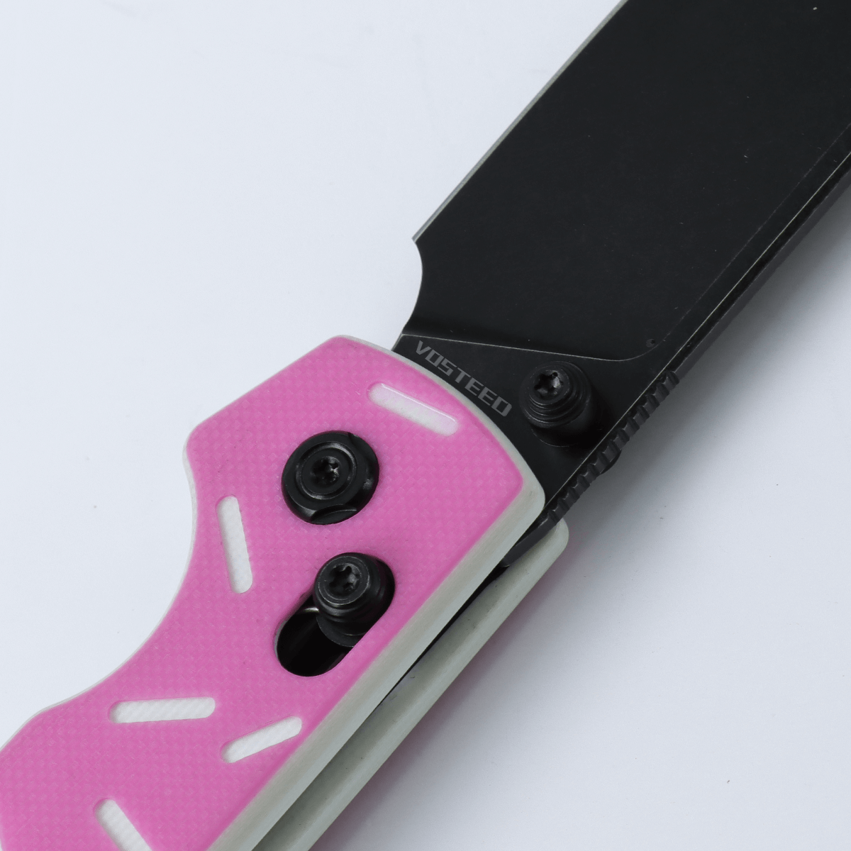 Vosteed Raccoon Crossbar A0529 Knife Close-up, Pink G10 Handle