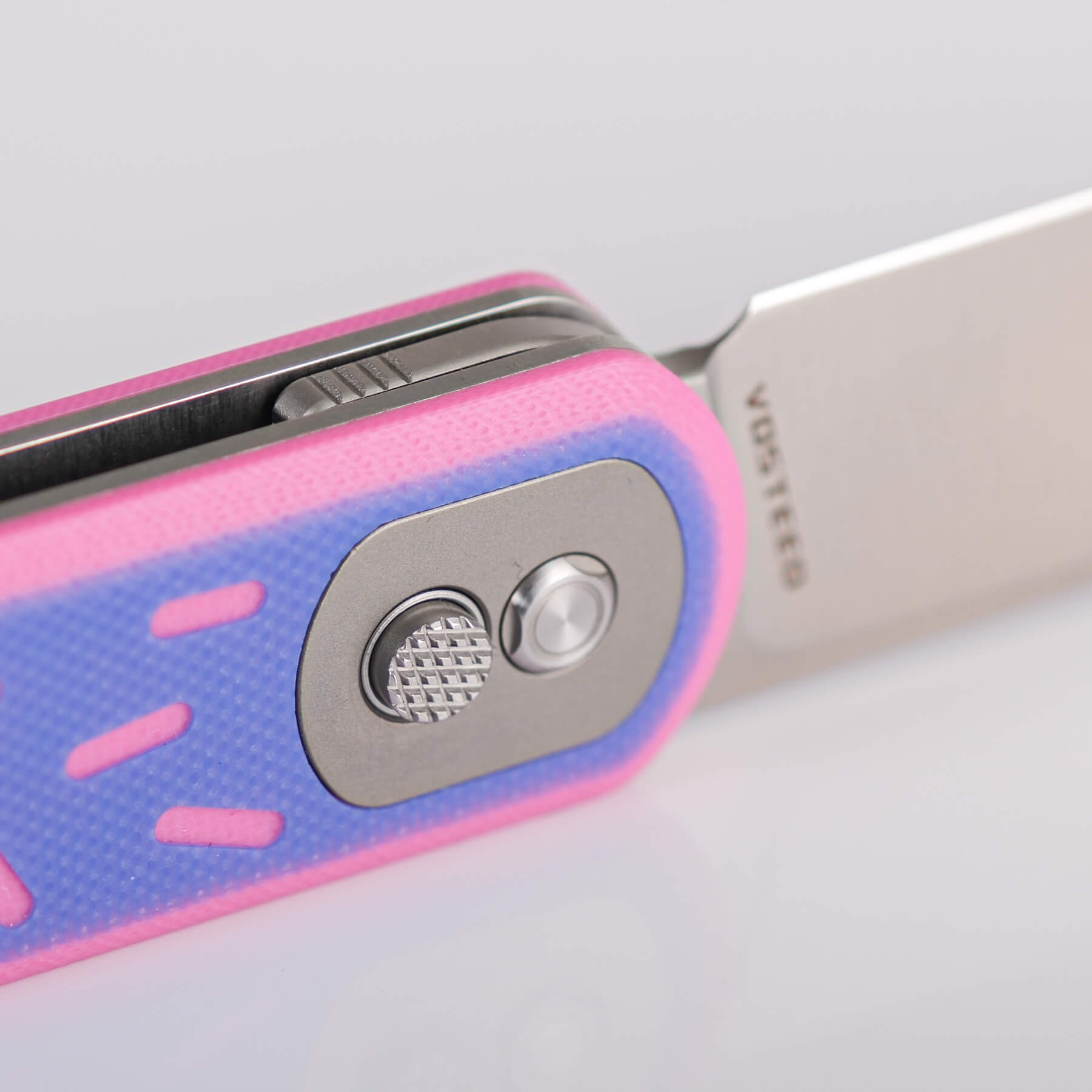 Vosteed Corgi A0727: Trek Lock button detail and partial blade