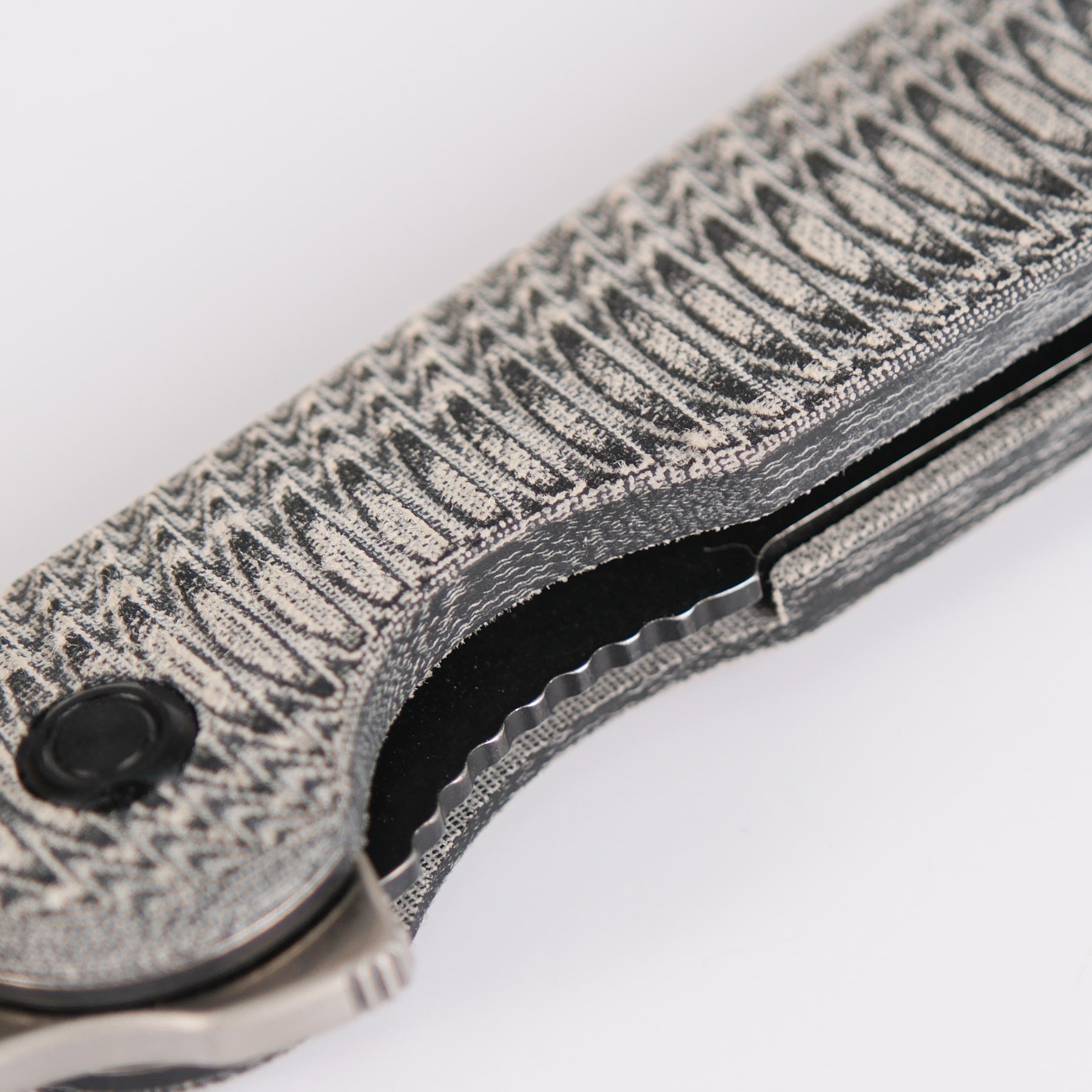 Bellamy knife handle detail - Micarta material and liner lock