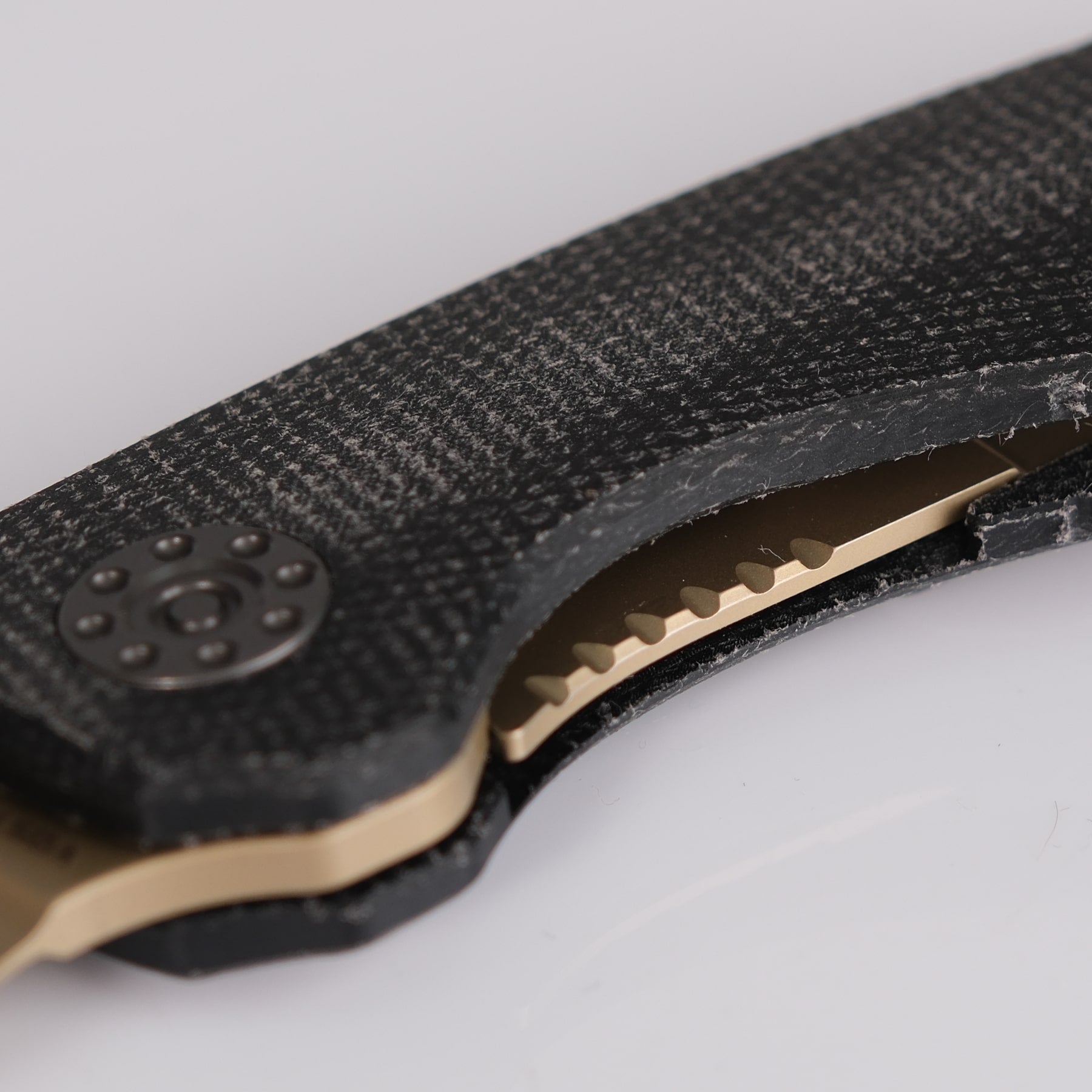Vosteed Acorn Knife - Detail of jimping on blade and liner lock
