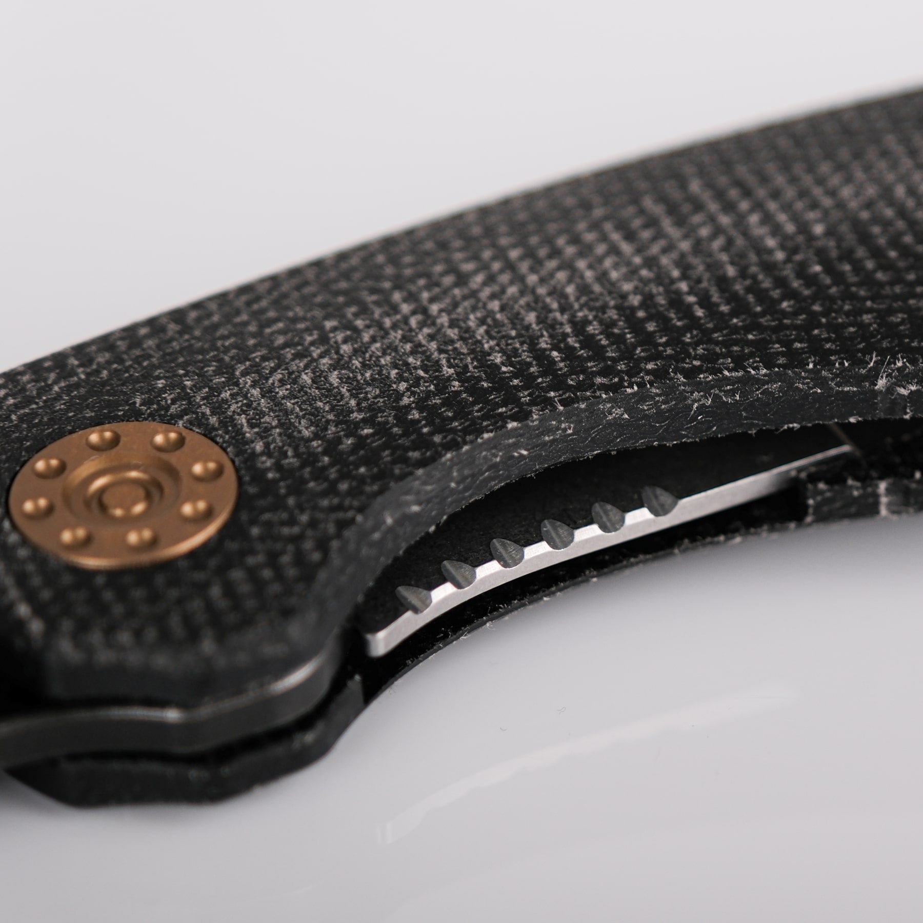 Acorn knife jimping detail, enhanced grip