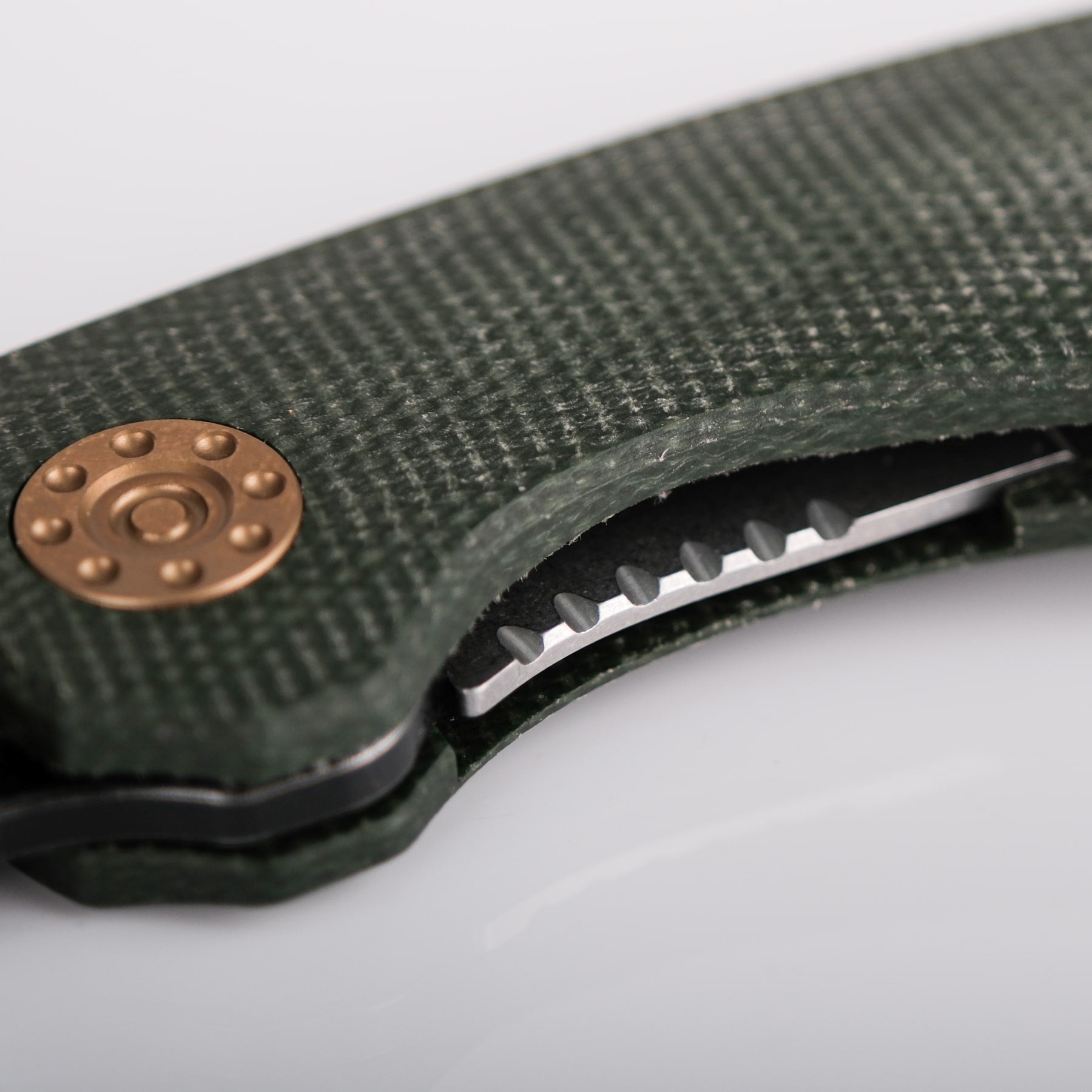Vosteed Acorn Knife - Detail of Jimping and Pivot