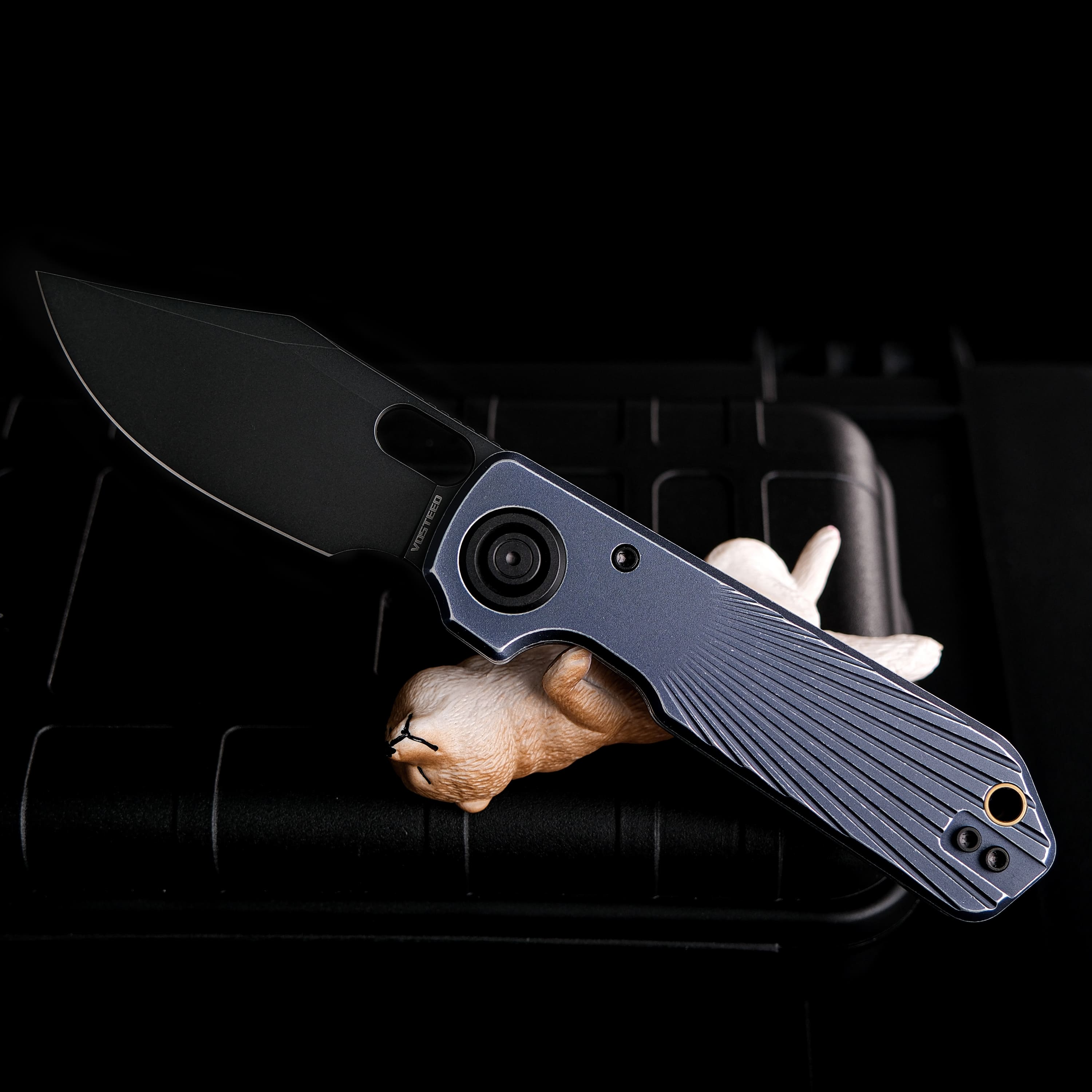Vosteed Akita knife with blue aluminum handle and black blade