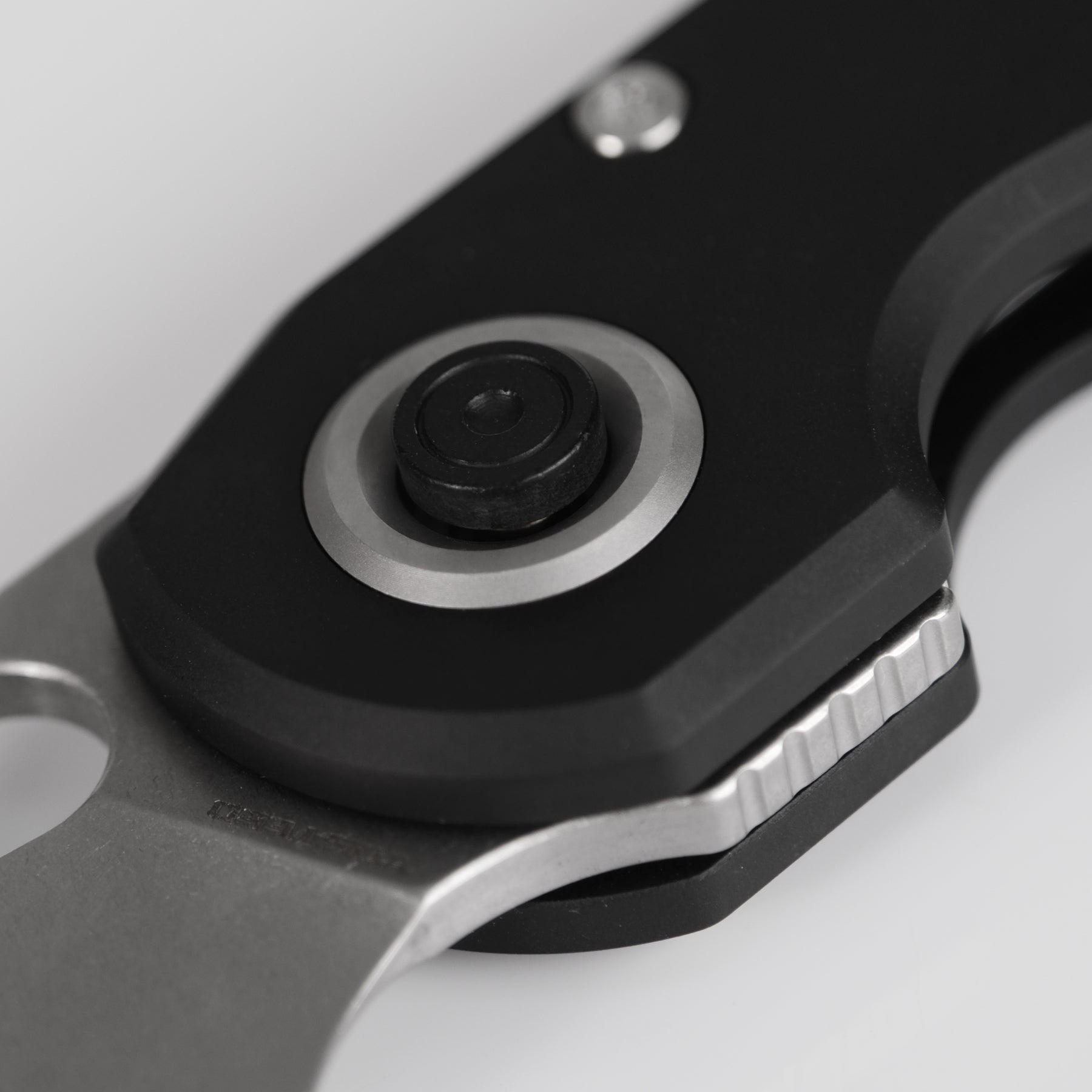 Ankylo knife Vanchor lock detail