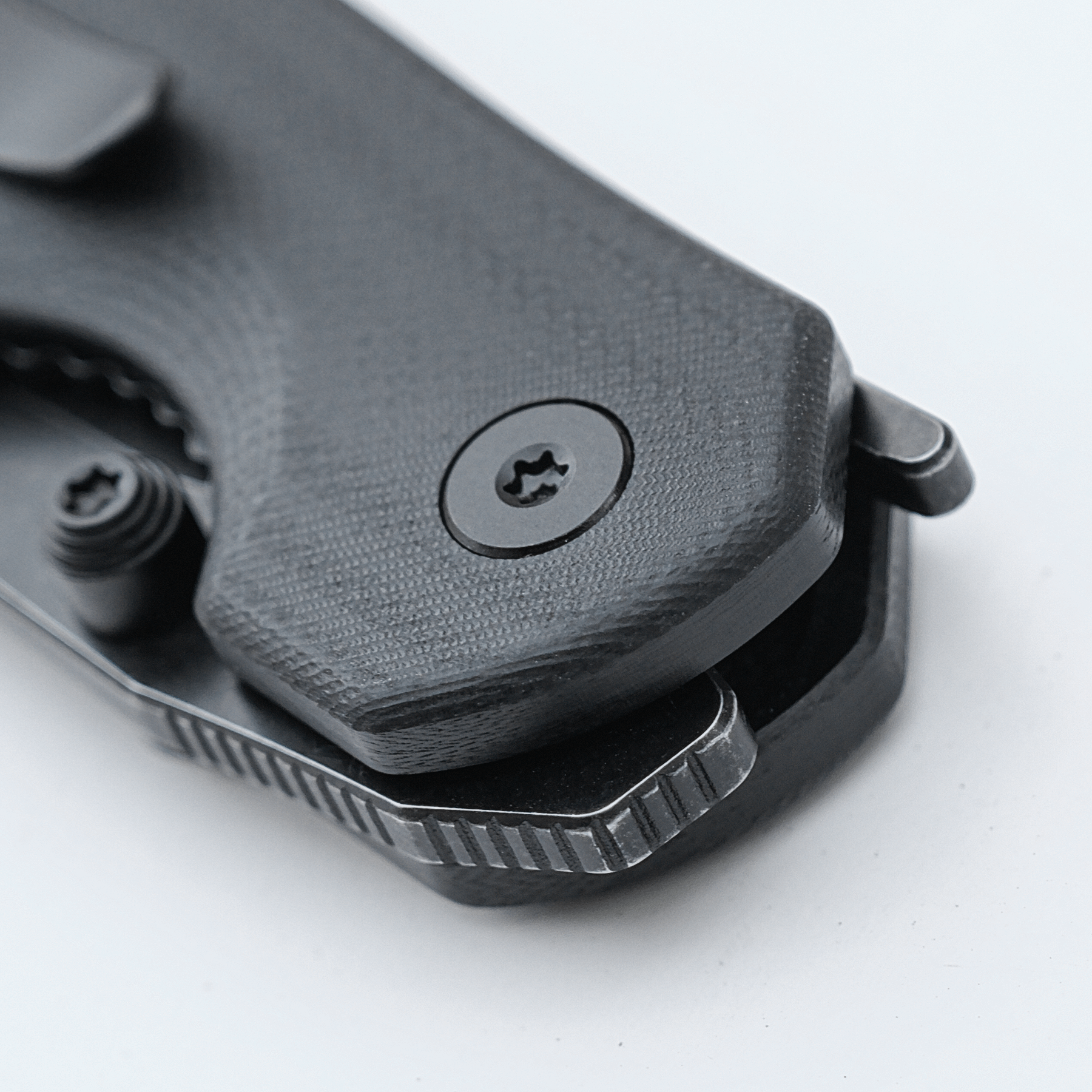 Chipmunk knife G10 handle and liner lock detail