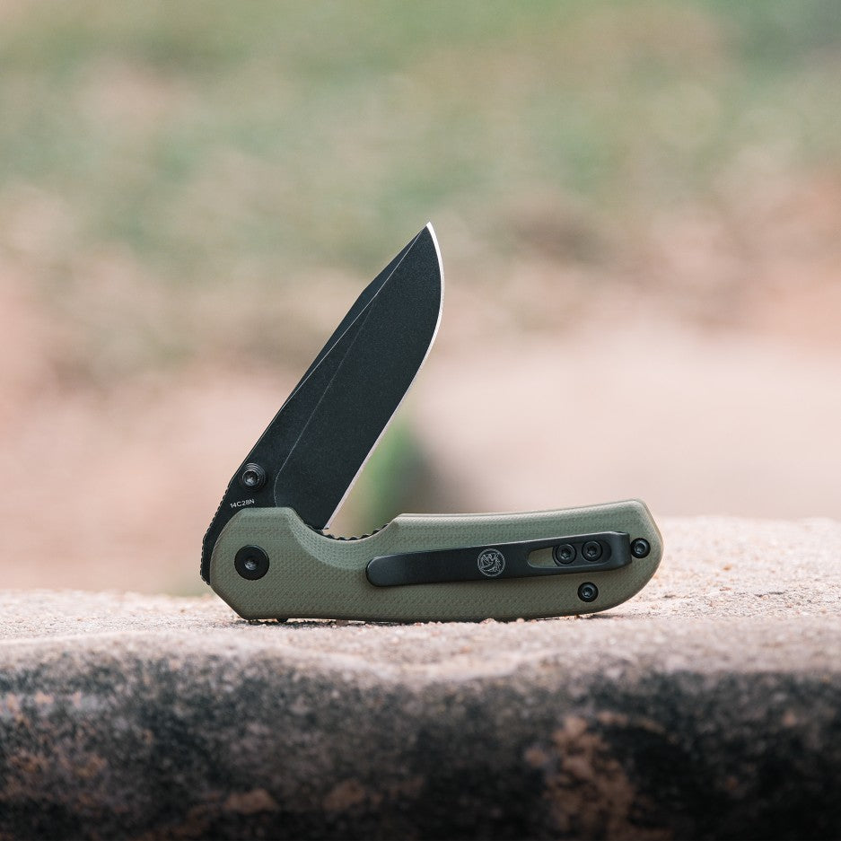 Vosteed Chipmunk knife with black blade and green G10 handle