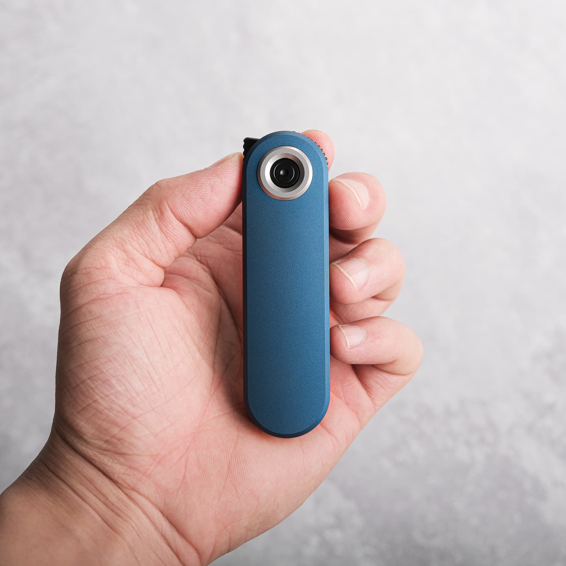 Vosteed Corgi V knife in hand, blue handle