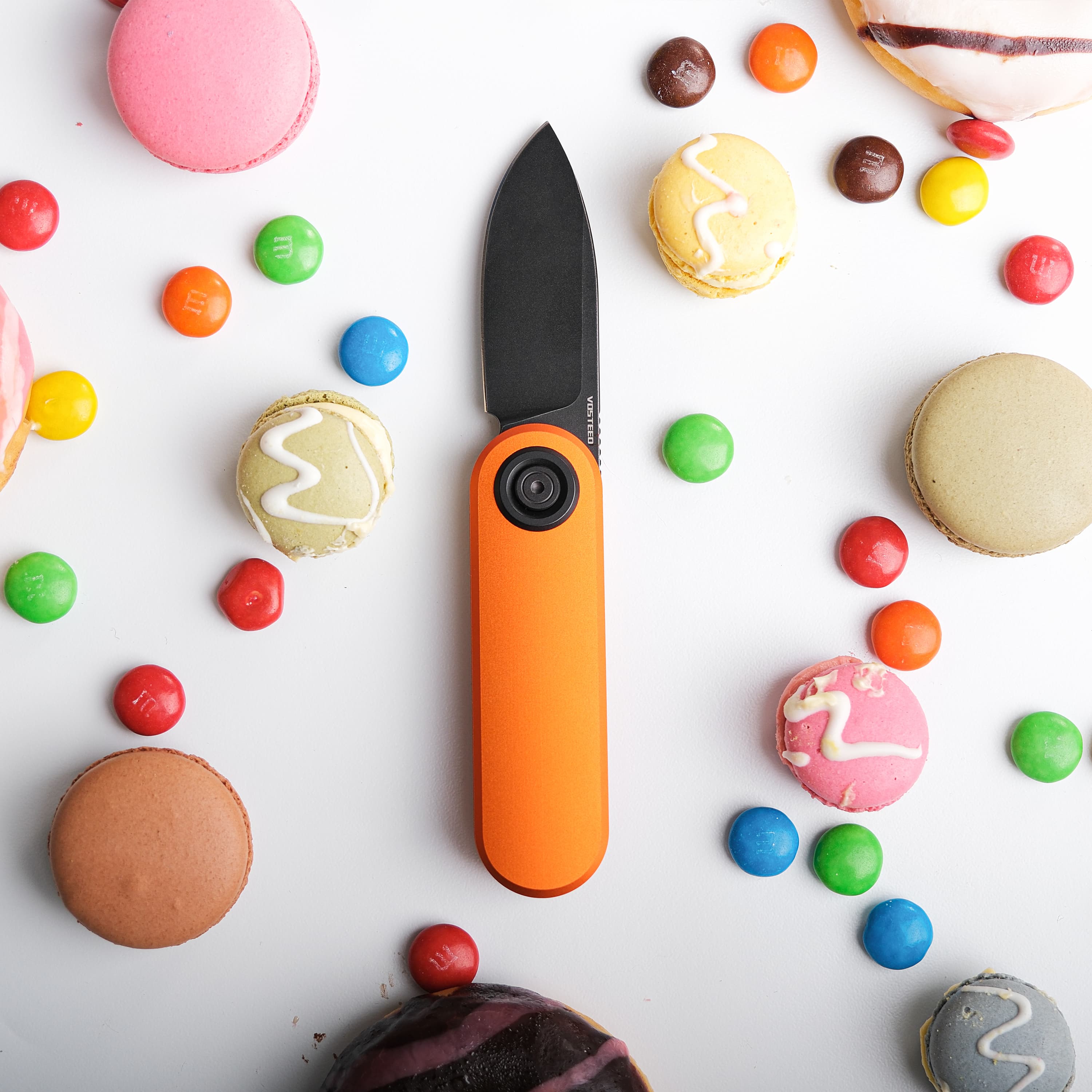 Vosteed Corgi V knife with orange handle and treats