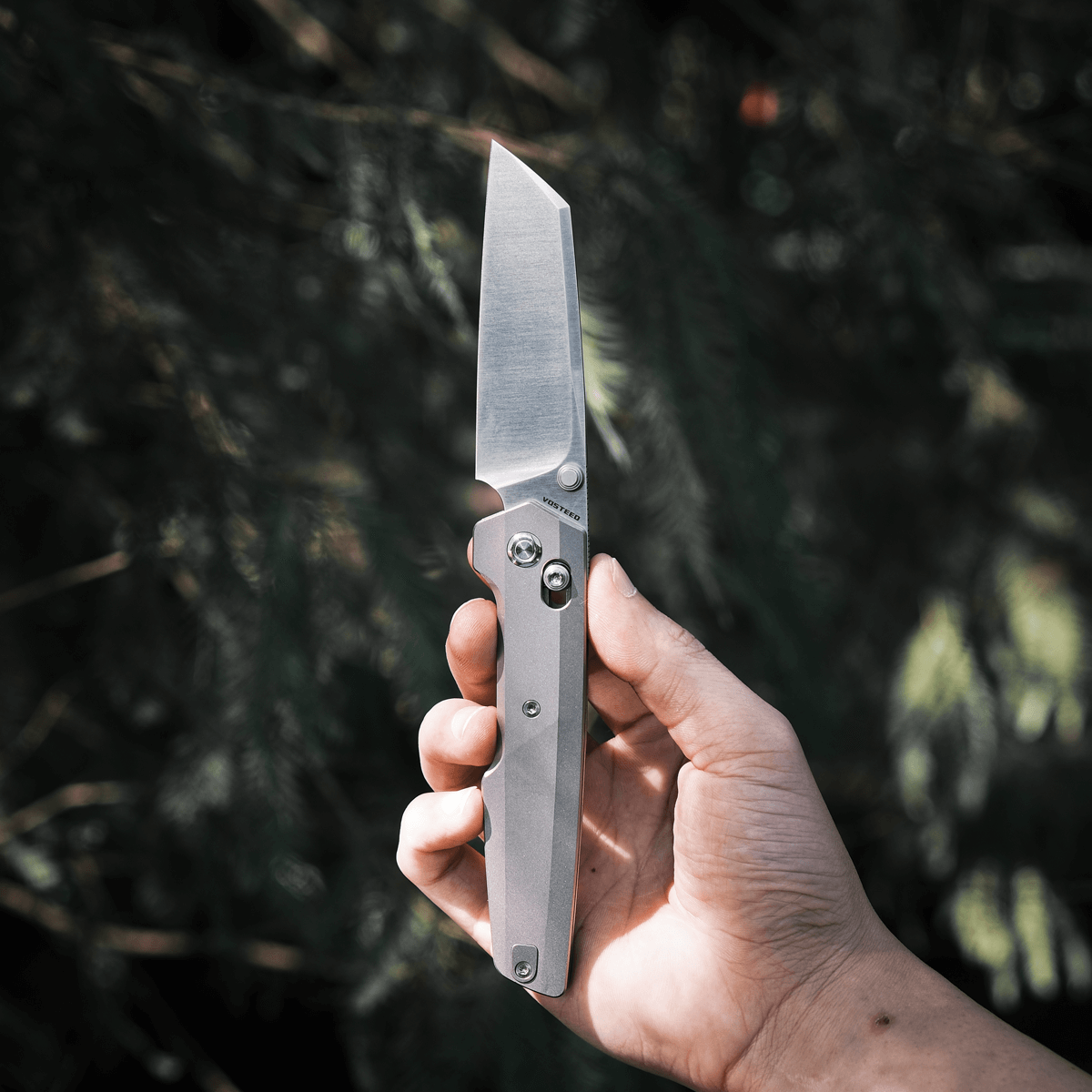Vosteed Dachshund knife held in hand, titanium handle