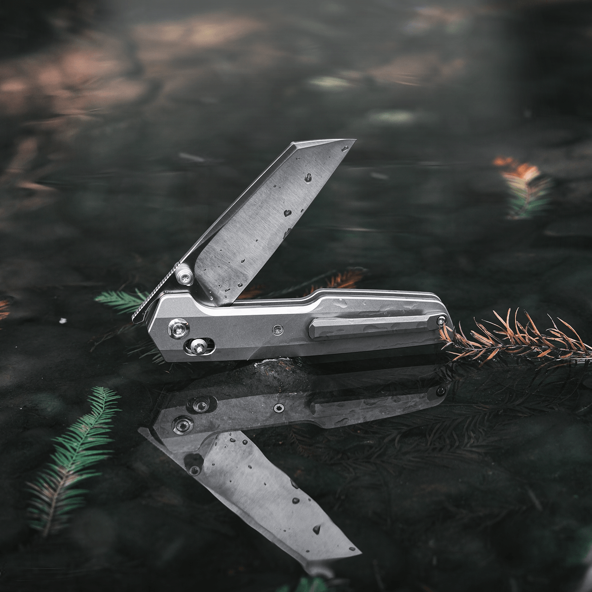 Vosteed Dachshund knife with M390 blade, reflected in water, EDC knife.