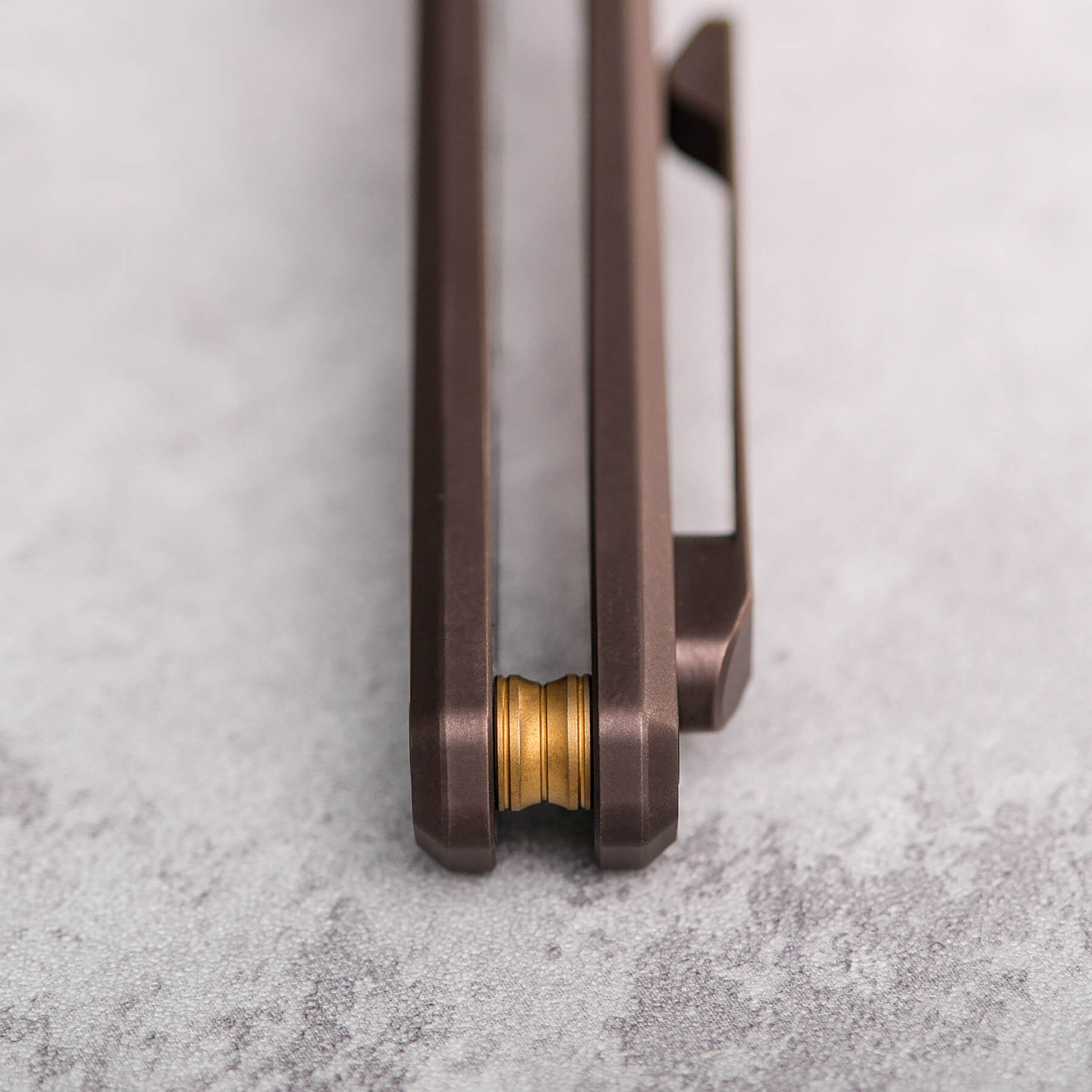 Gavko Leopard Knife pivot and handle detail