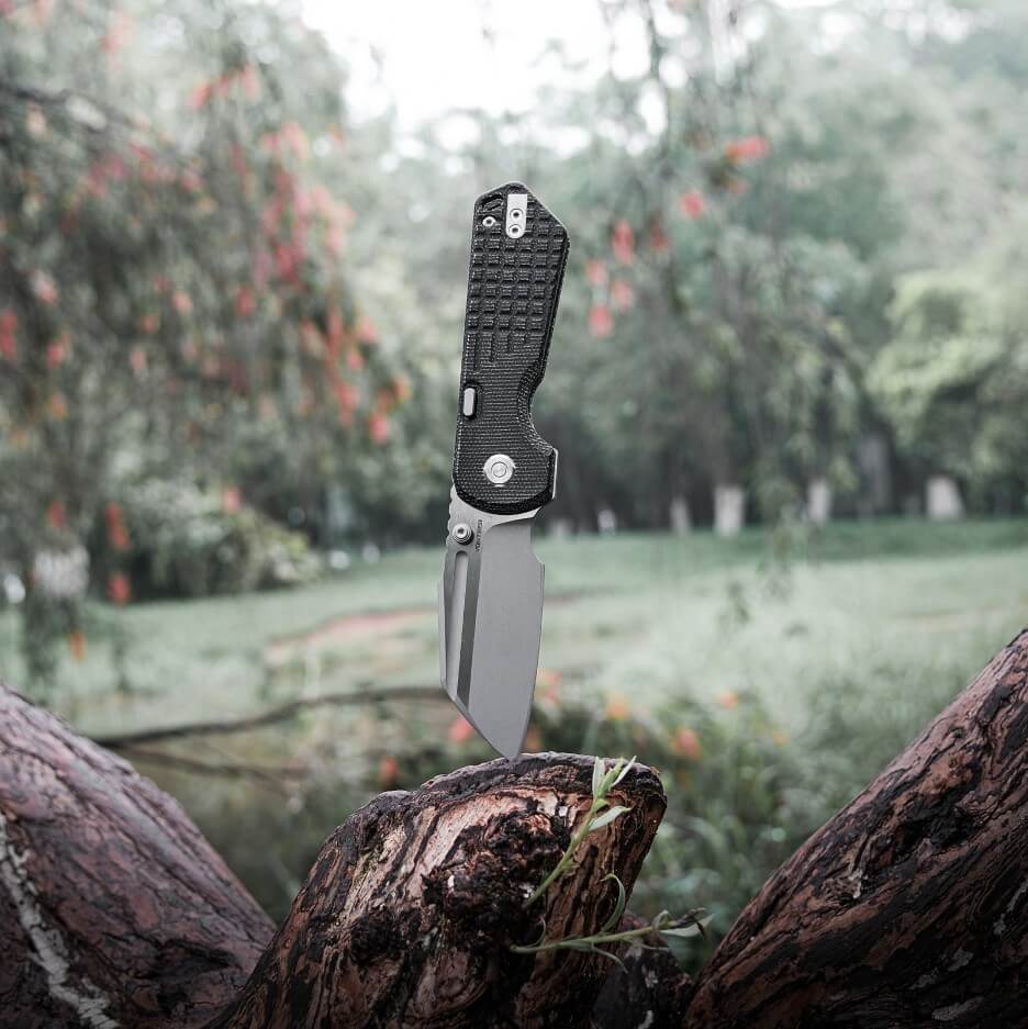 Vosteed Hedgehog Knife - Open, on tree trunk