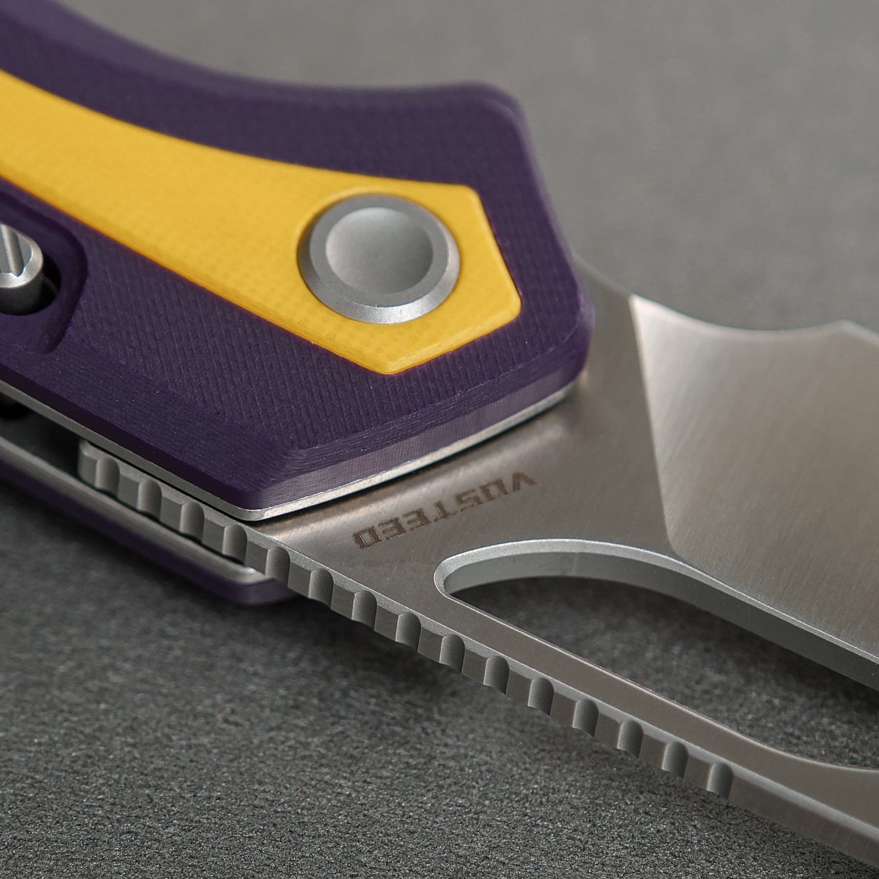 Kroc -Top Liner Lock (2.99" 14C28N Blade & G10 Handle) - A1809