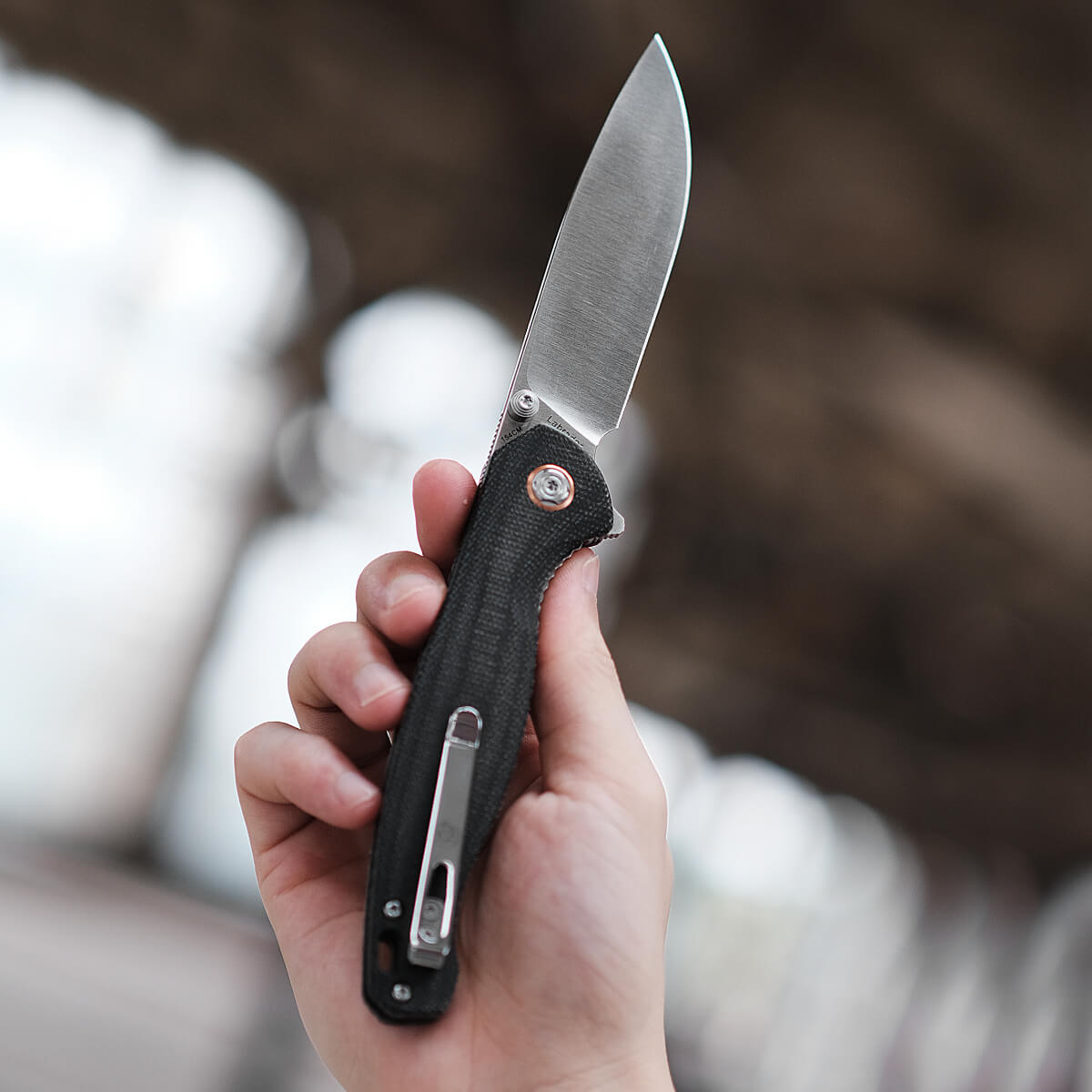 Vosteed Labrador knife, showcasing blade and Micarta handle detail