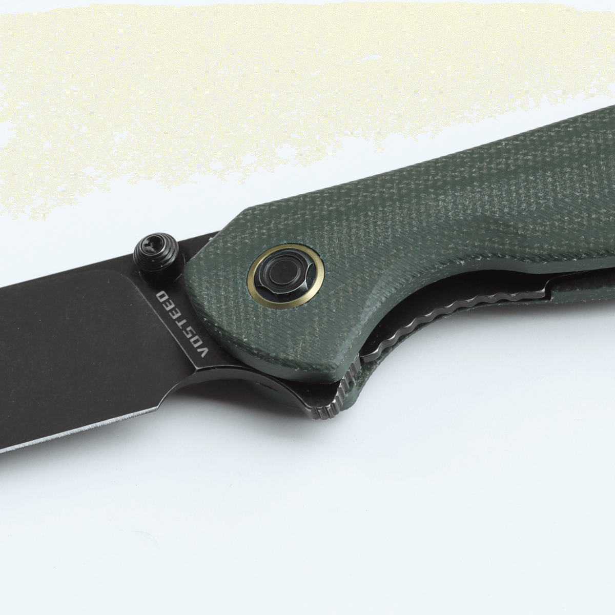 Vosteed Labrador knife close-up, showing blade and handle details