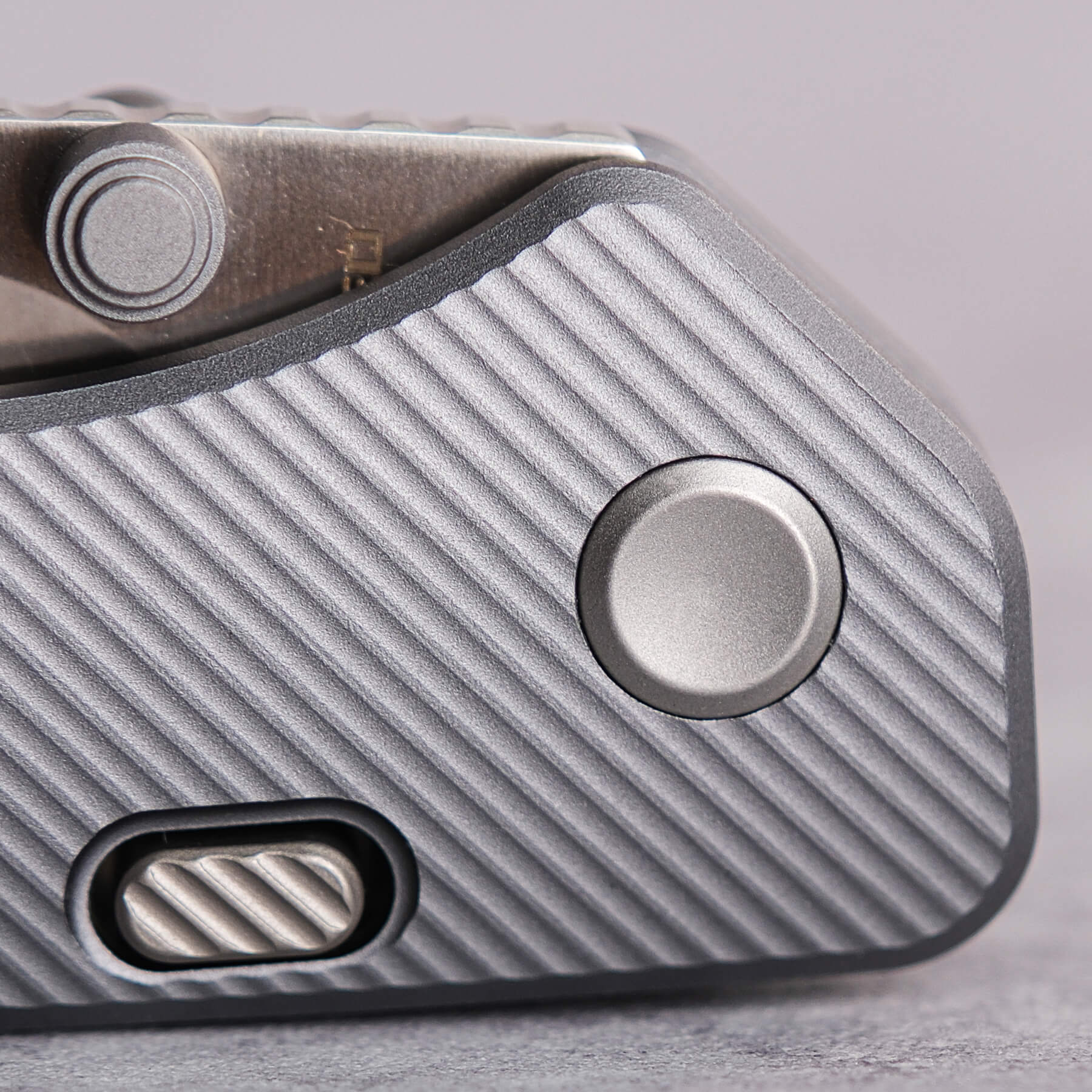 Vosteed Marten knife handle detail: Button lock & Micro-milled grooves