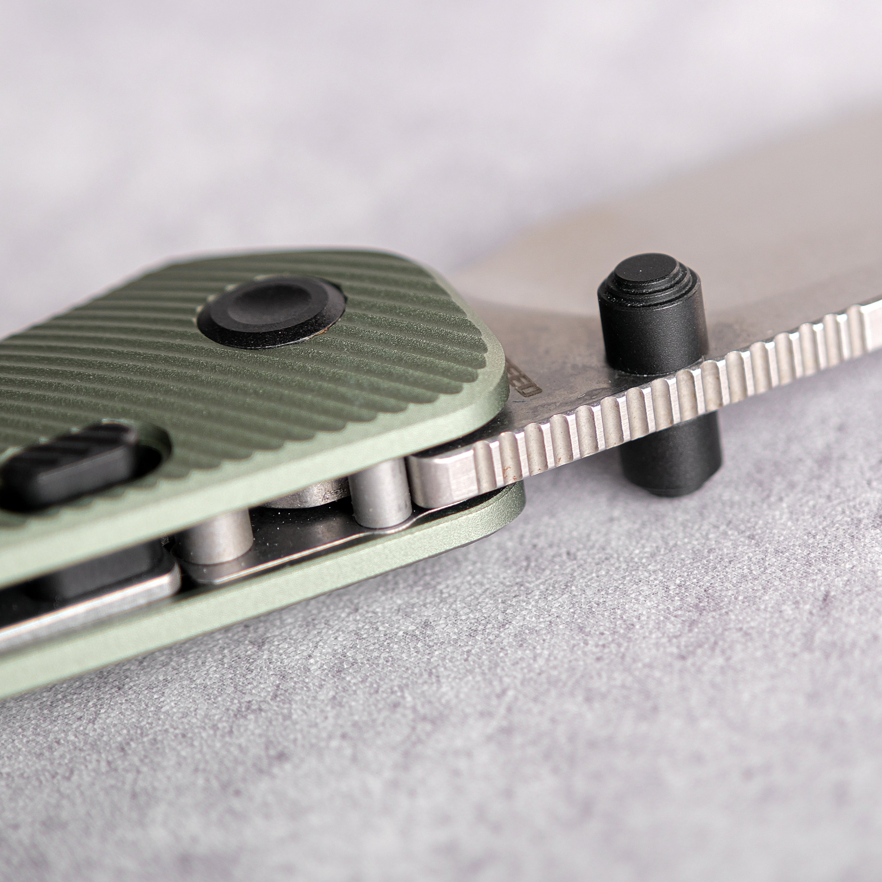 Vosteed Marten EDC Knife: Top Liner Lock Button Detail