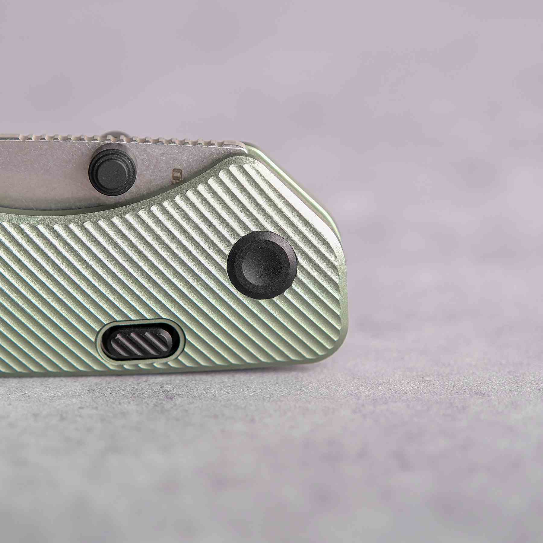 Vosteed Marten EDC knife: Top Liner Lock Button Detail