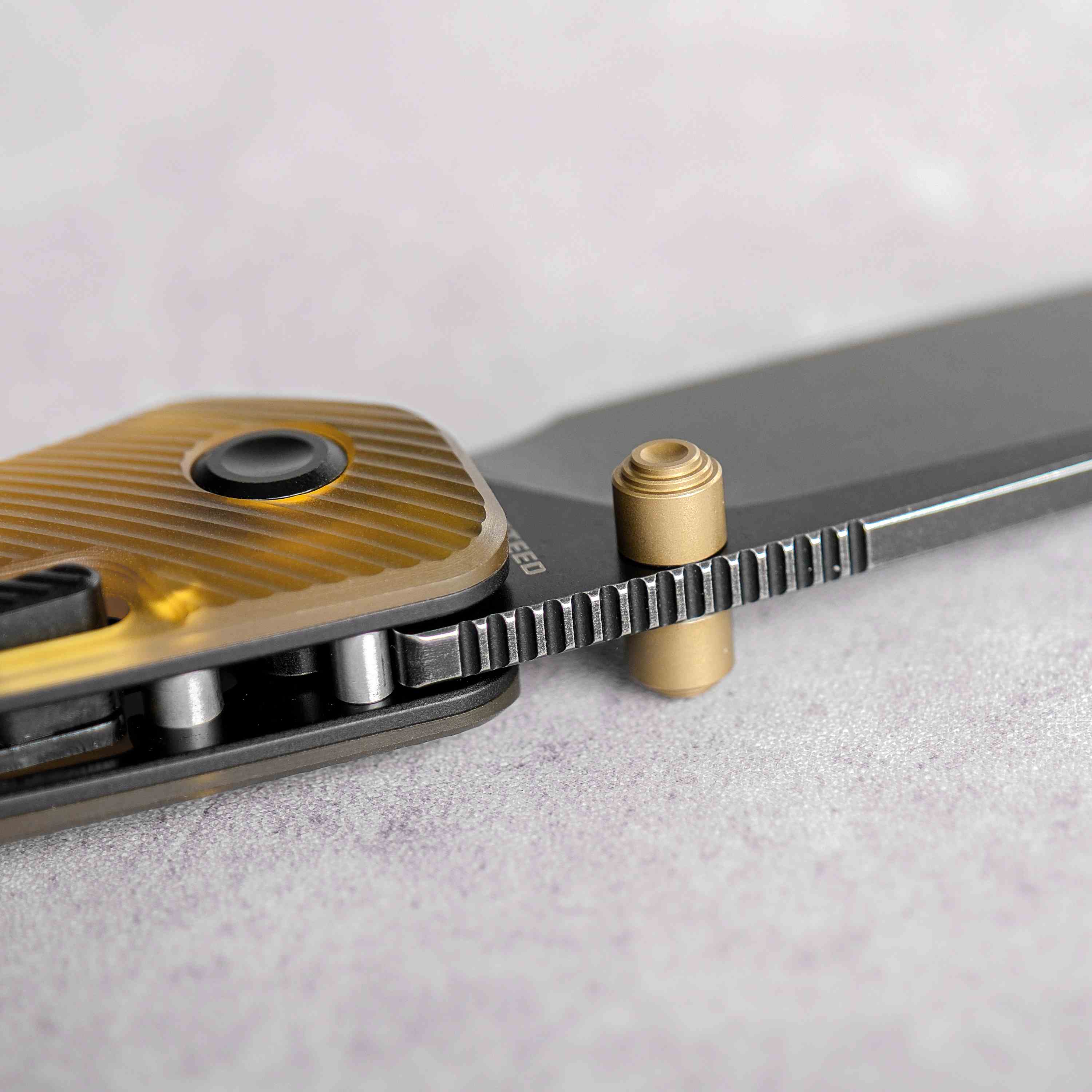Vosteed Marten Knife: Button lock and blade detail