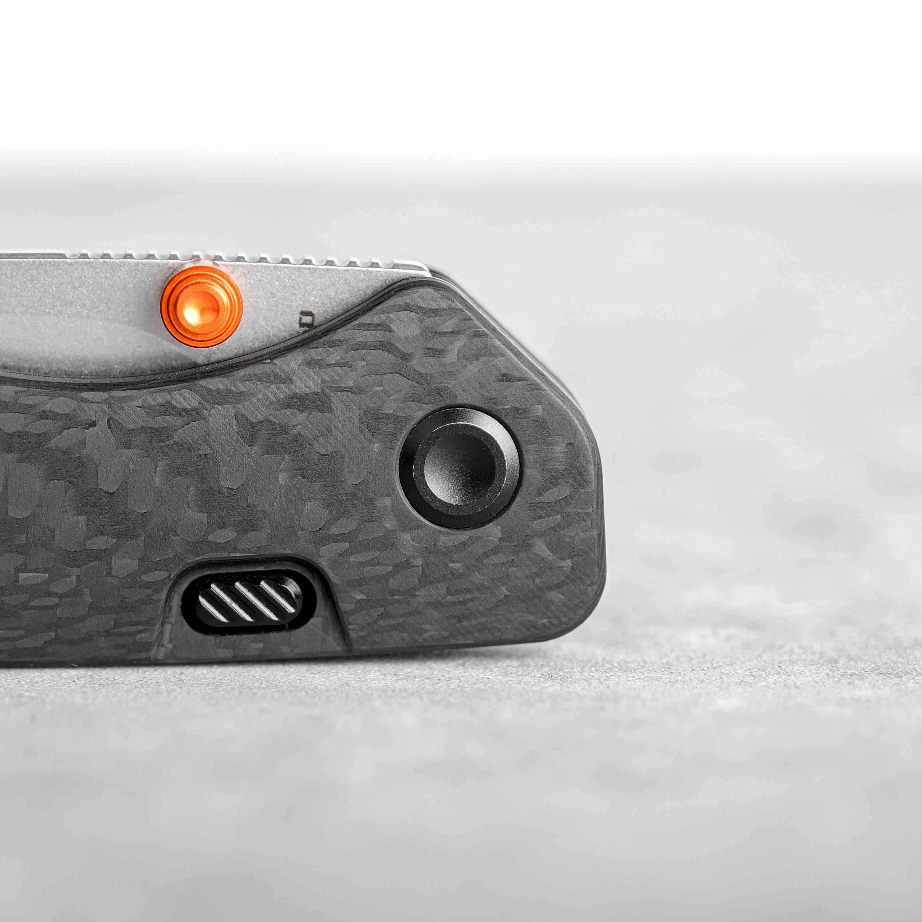 Vosteed Marten knife button lock detail