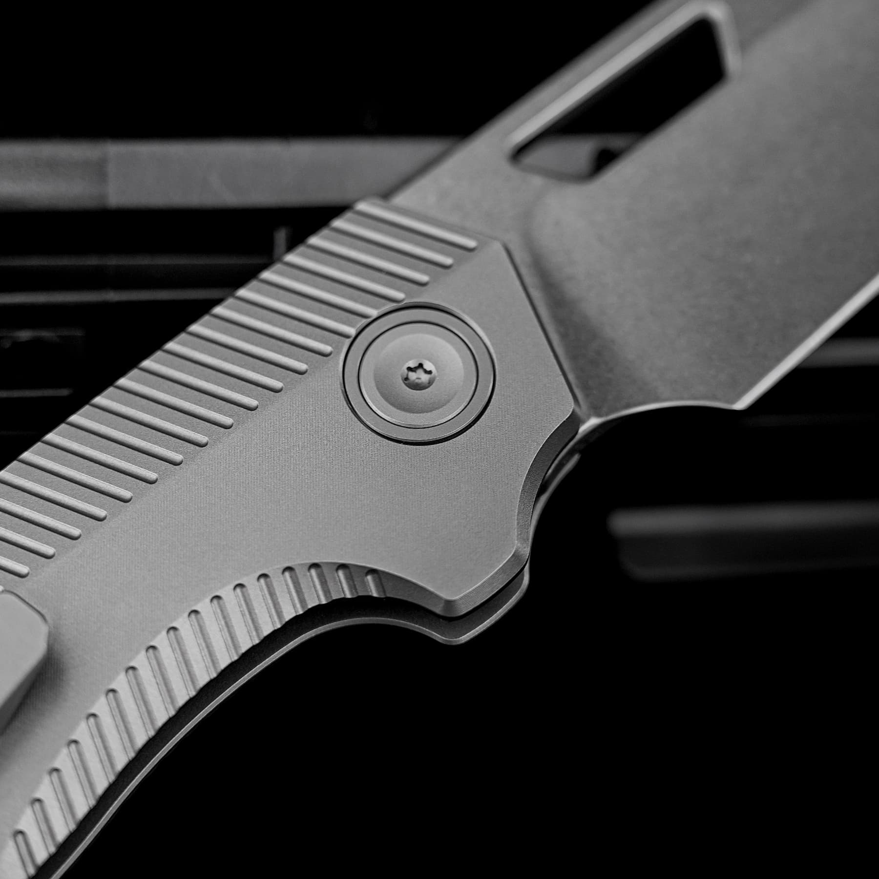 Nip-L - Top Liner Lock (3.15" Elmax Blade & Titanium Handle) - A4201