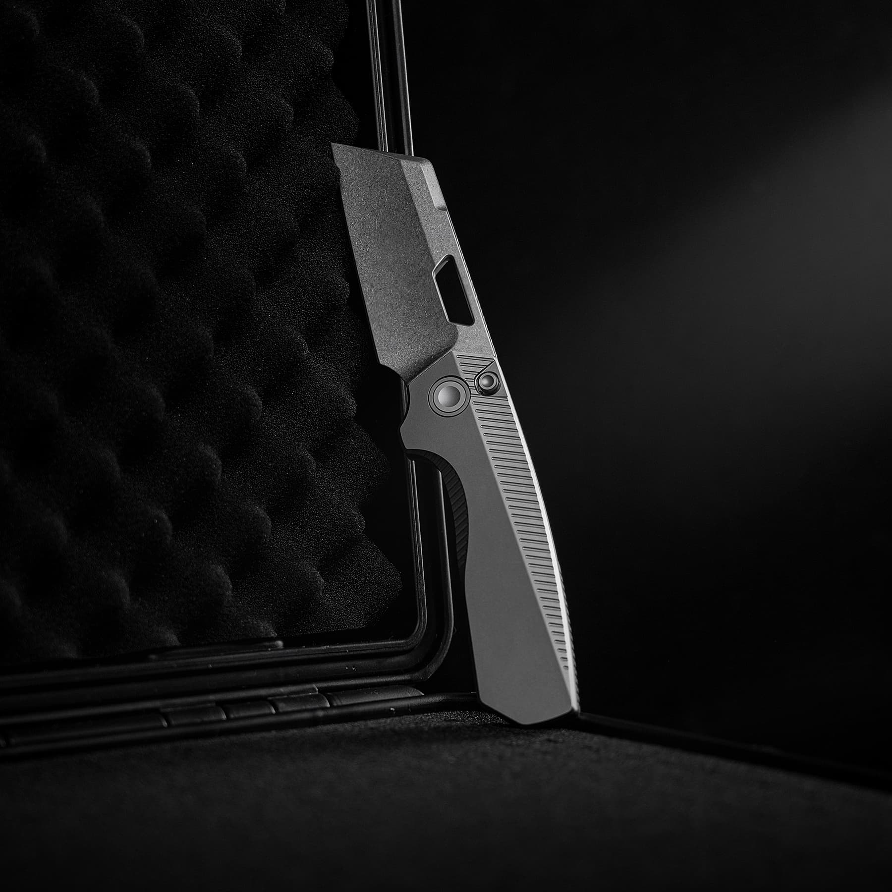 Nip-L - Top Liner Lock (3.15" Elmax Blade & Titanium Handle) - A4201