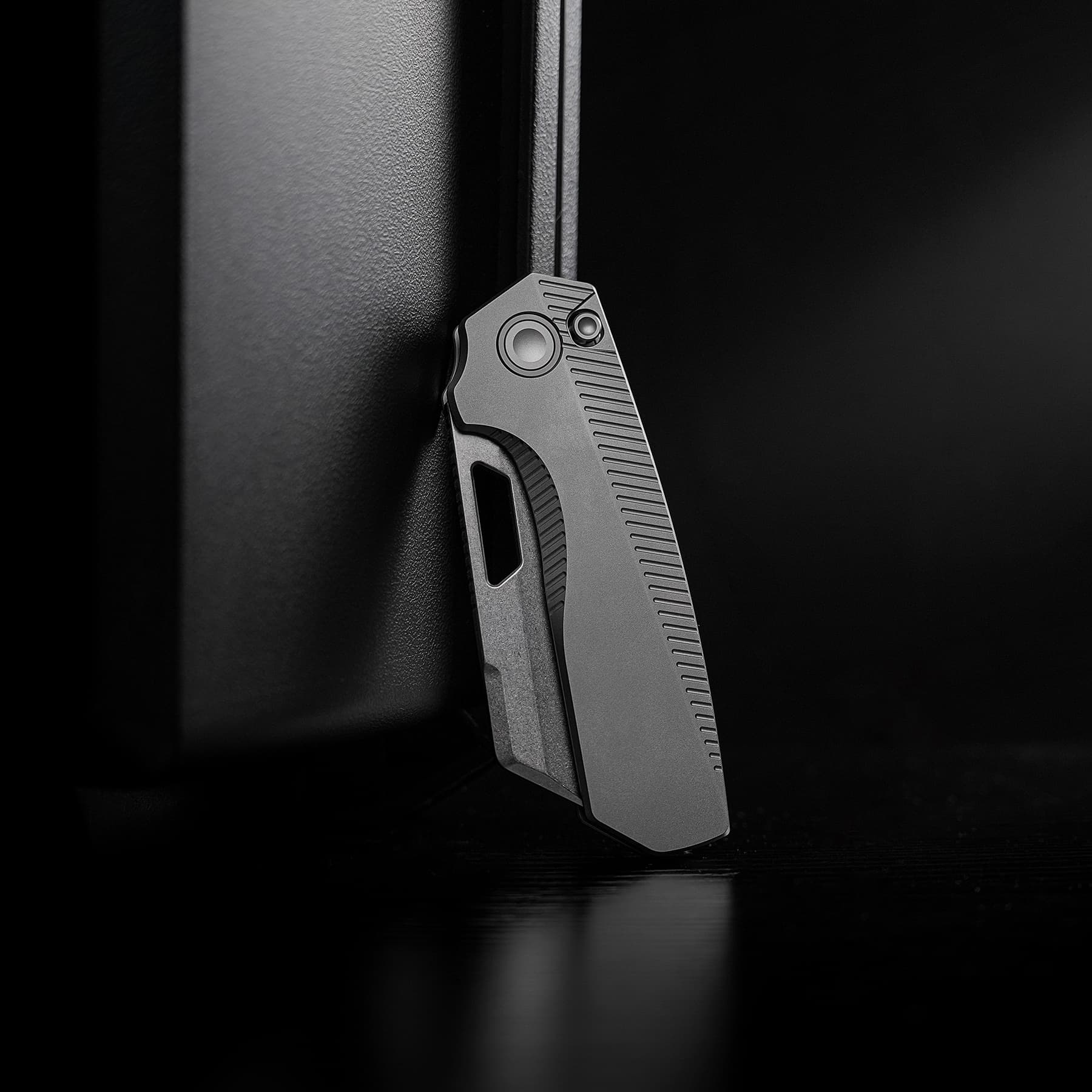 Nip-L - Top Liner Lock (3.15" Elmax Blade & Titanium Handle) - A4201