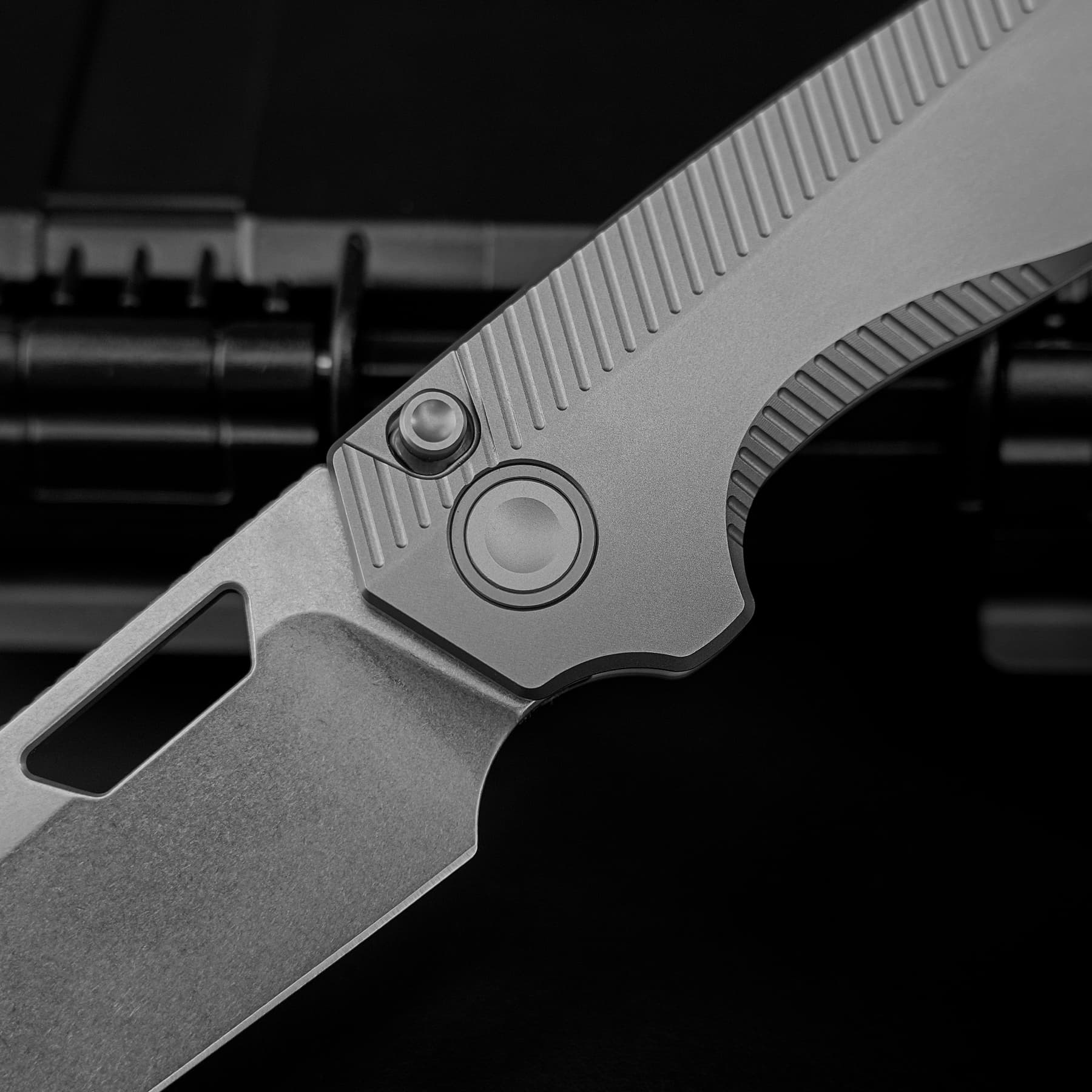 Nip-L - Top Liner Lock (3.15" Elmax Blade & Titanium Handle) - A4201