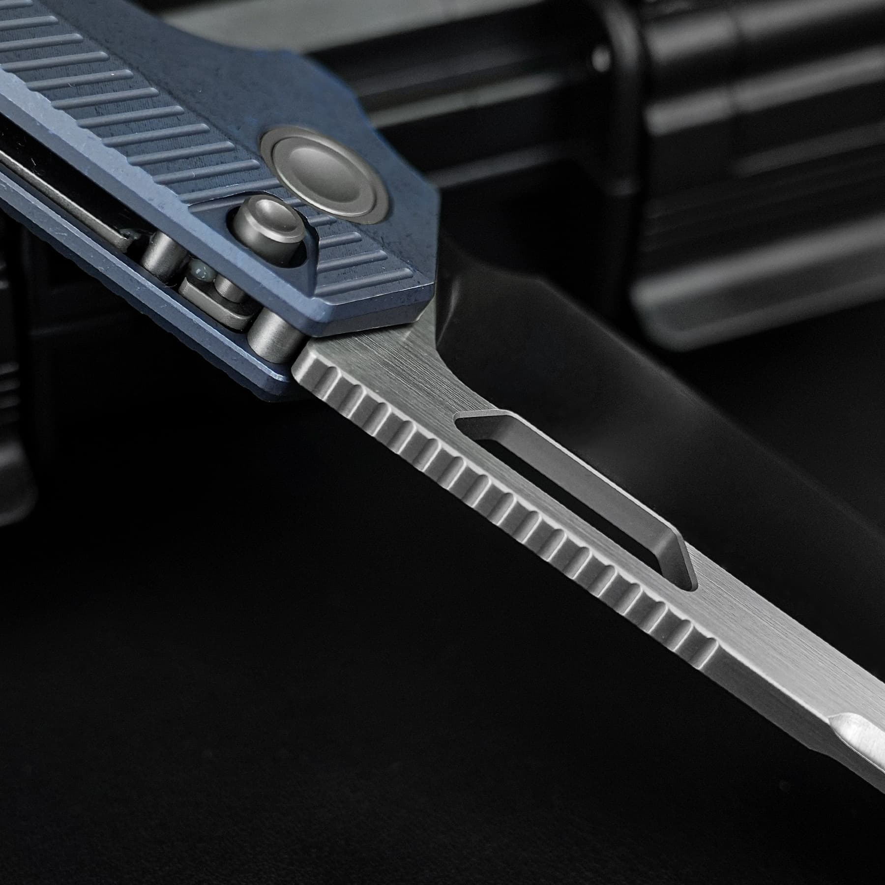 Nip-L - Top Liner Lock (3.15" Elmax Blade & Titanium Handle) - A4202