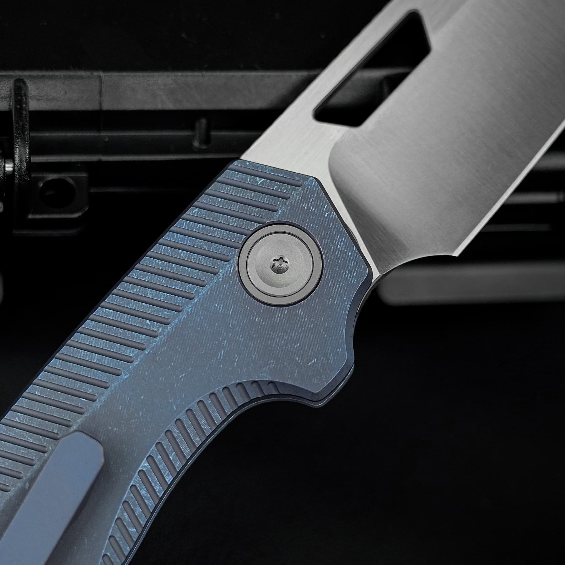 Nip-L - Top Liner Lock (3.15" Elmax Blade & Titanium Handle) - A4202