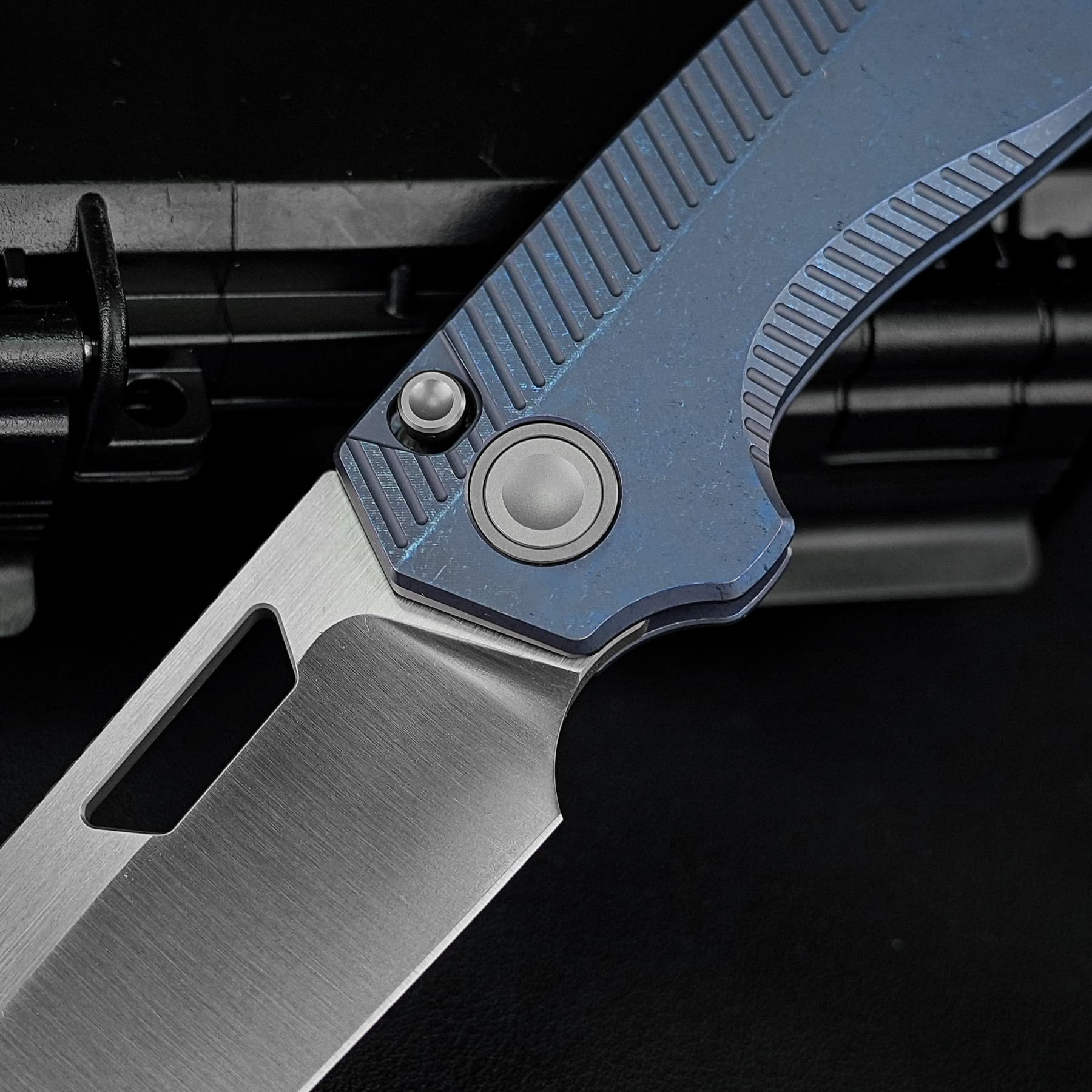 Nip-L - Top Liner Lock (3.15" Elmax Blade & Titanium Handle) - A4202