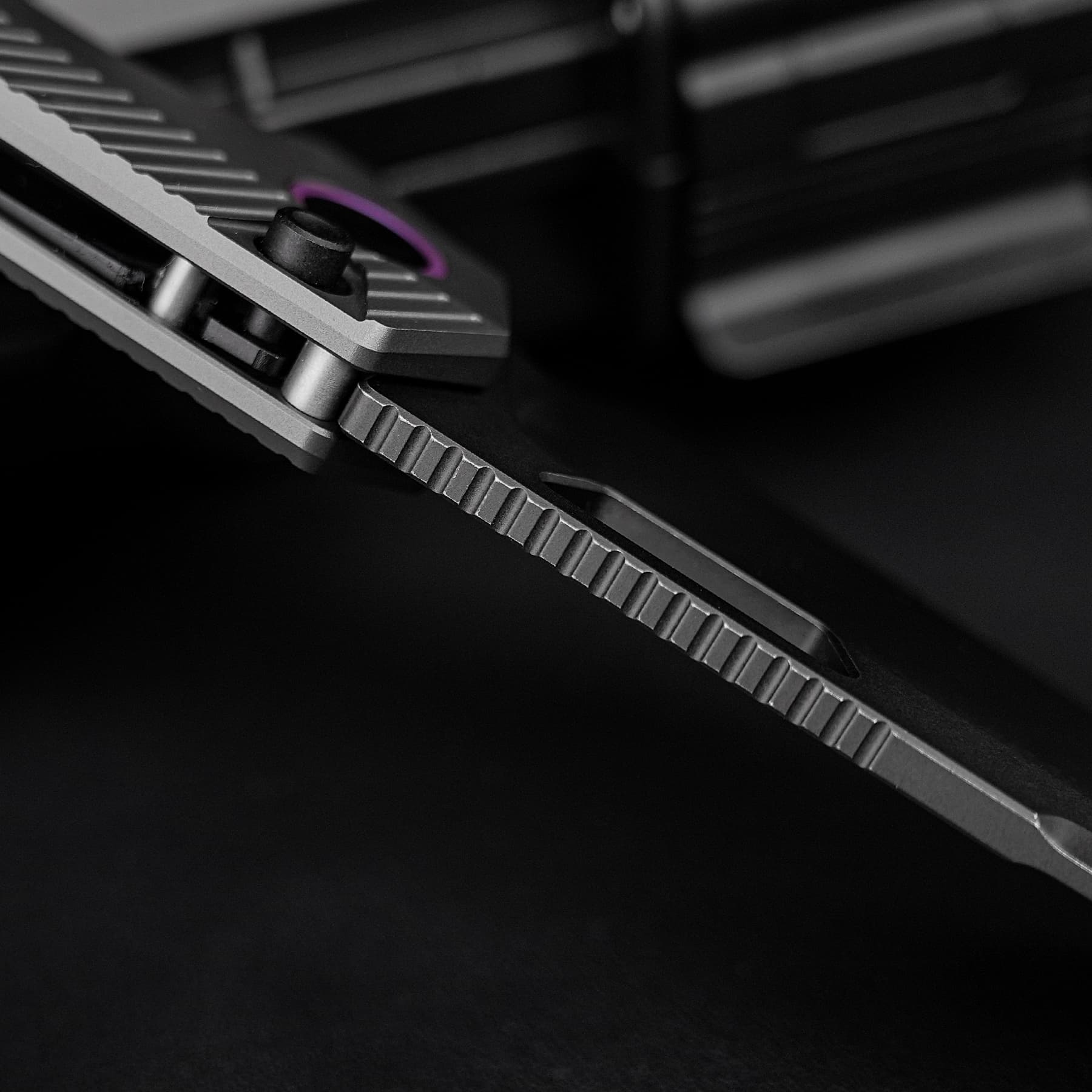 Nip-L - Top Liner Lock (3.15" Elmax Blade & Titanium Handle) - A4203