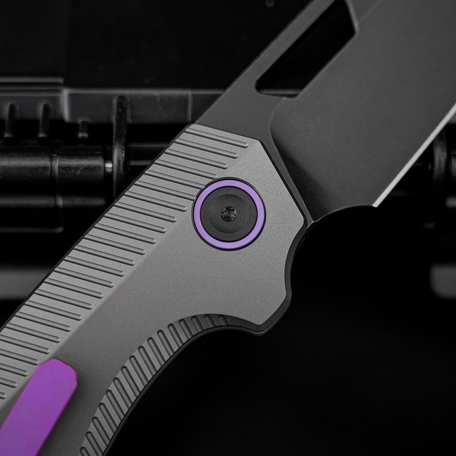 Nip-L - Top Liner Lock (3.15" Elmax Blade & Titanium Handle) - A4203