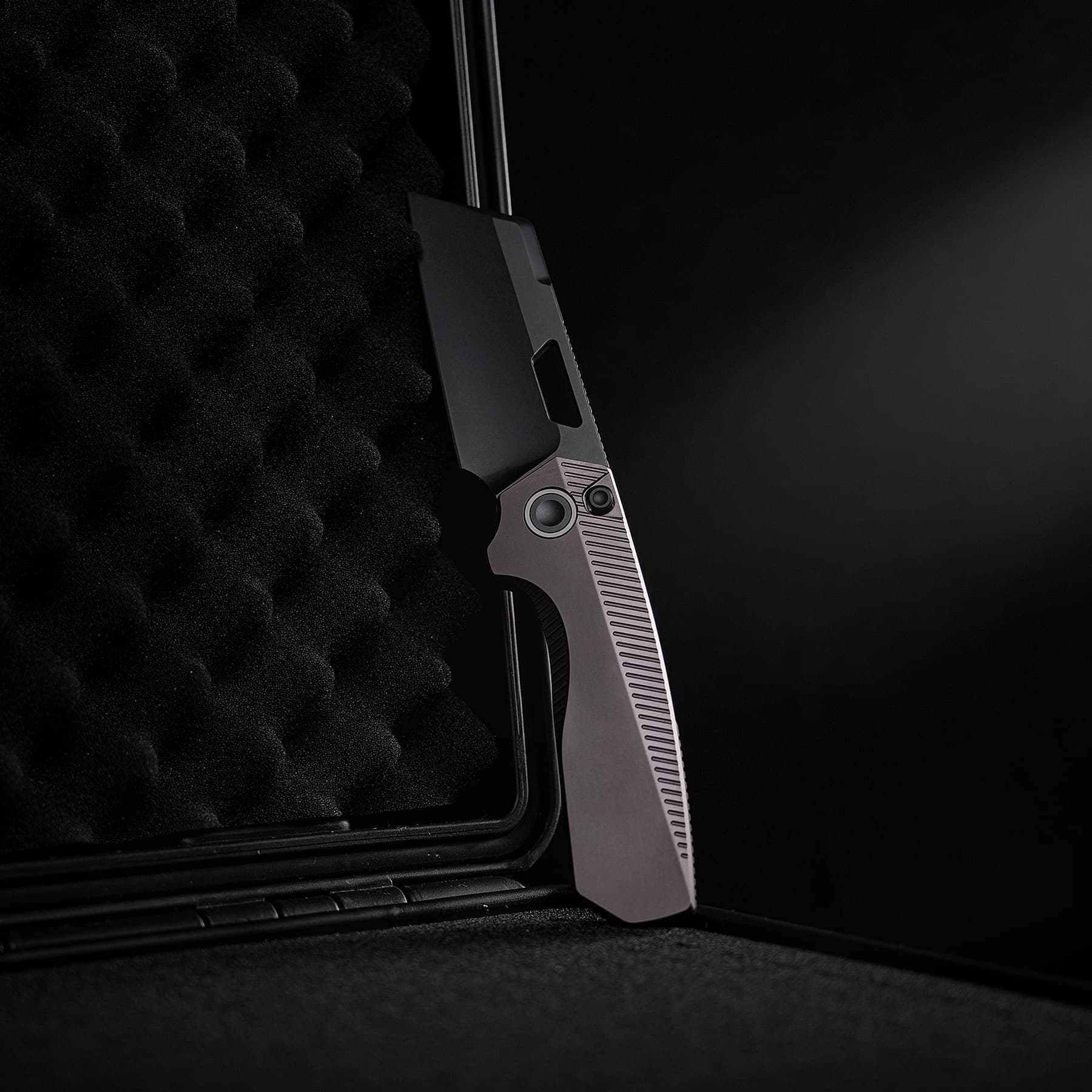 Nip-L - Top Liner Lock (3.15" Elmax Blade & Titanium Handle) - A4204