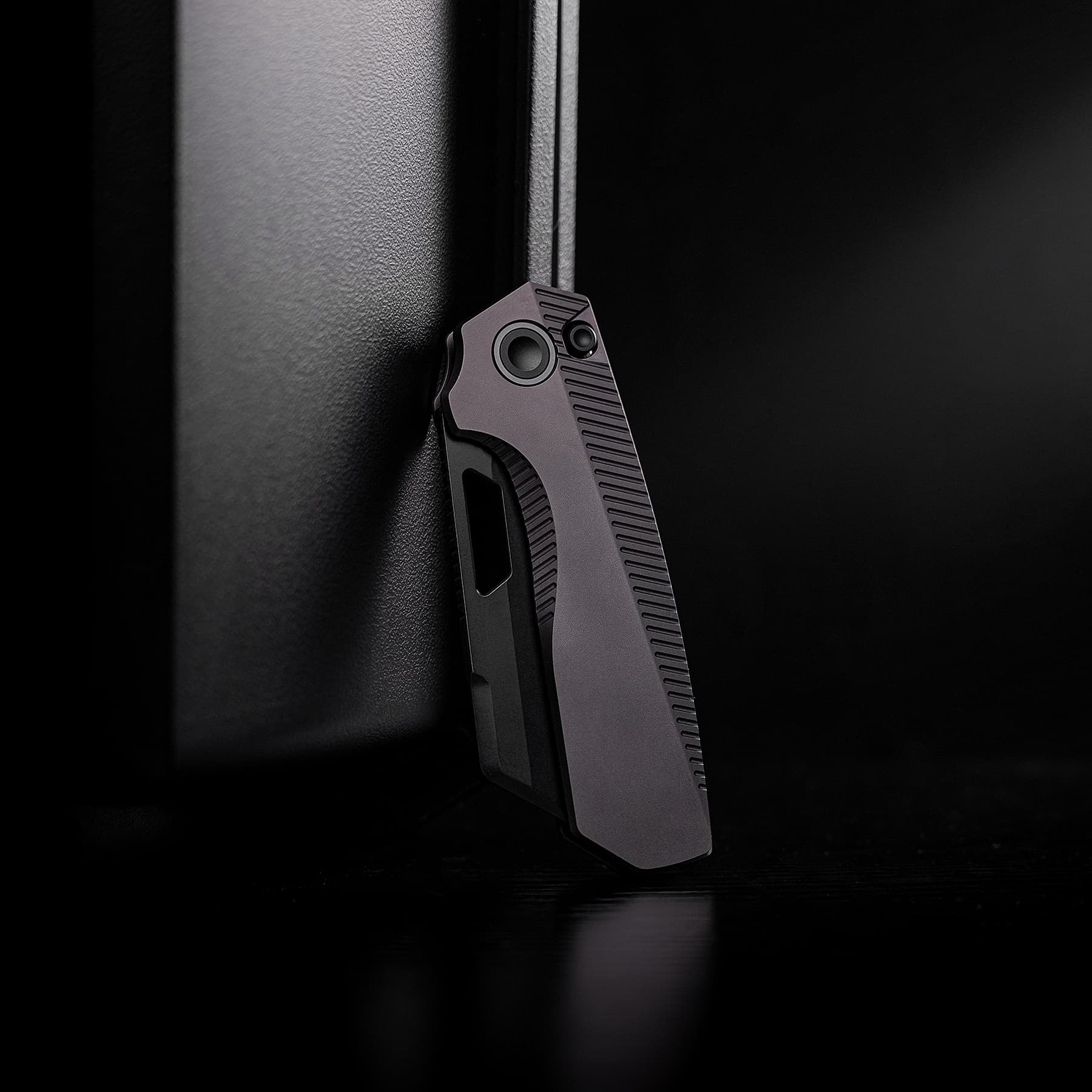 Nip-L - Top Liner Lock (3.15" Elmax Blade & Titanium Handle) - A4204