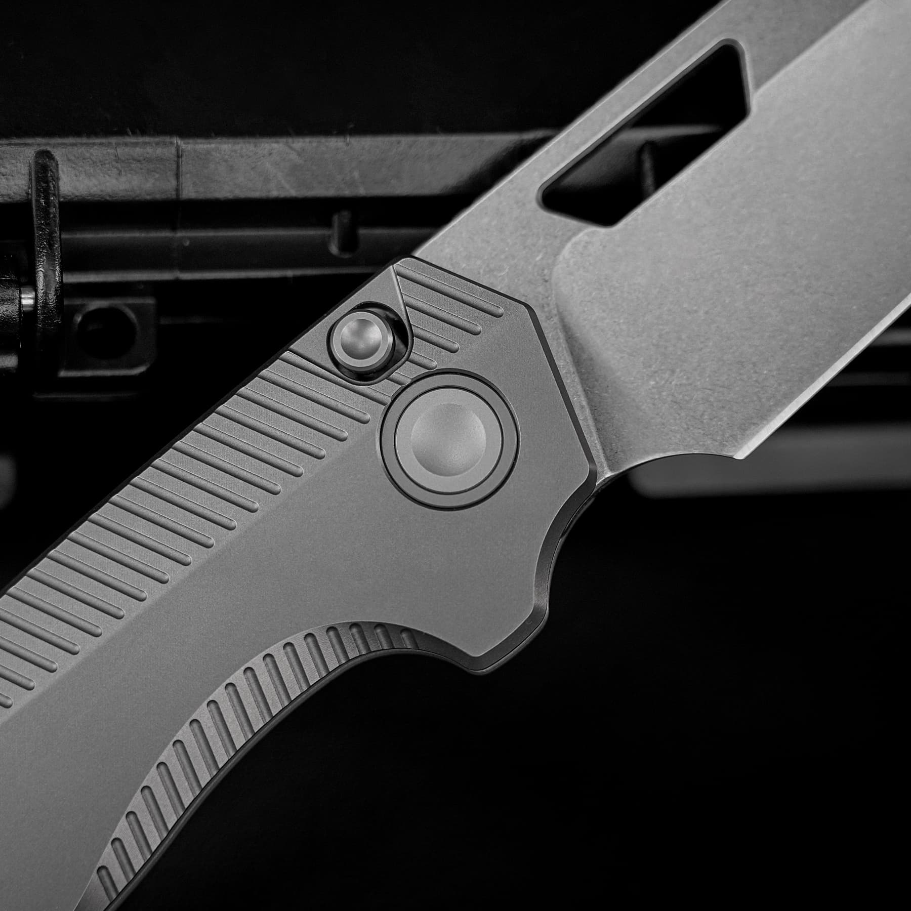 Nip-L - Top Liner Lock (3.15" Elmax Blade & Titanium Handle) For Left-Handed Users - A4205