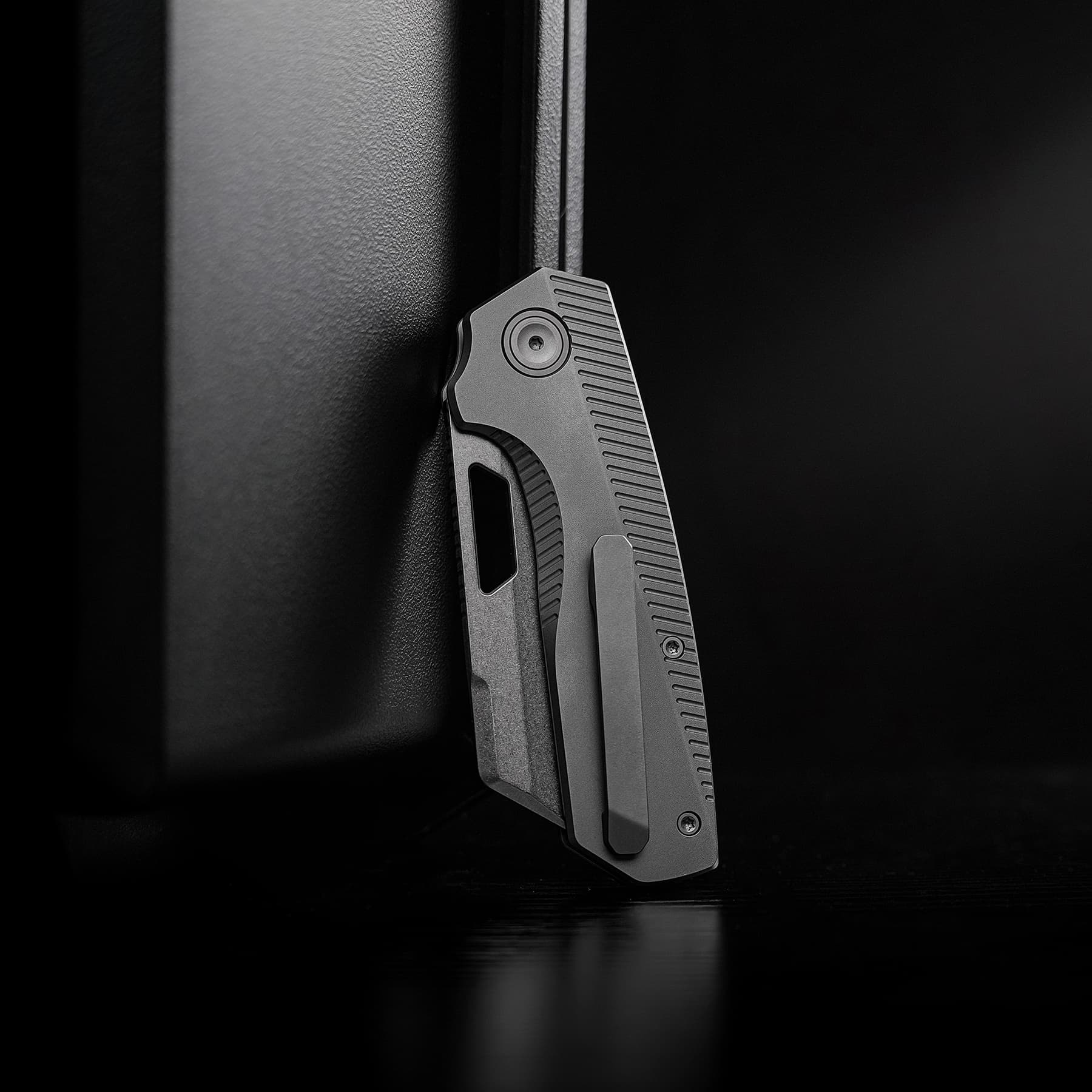 Nip-L - Top Liner Lock (3.15" Elmax Blade & Titanium Handle) For Left-Handed Users - A4205