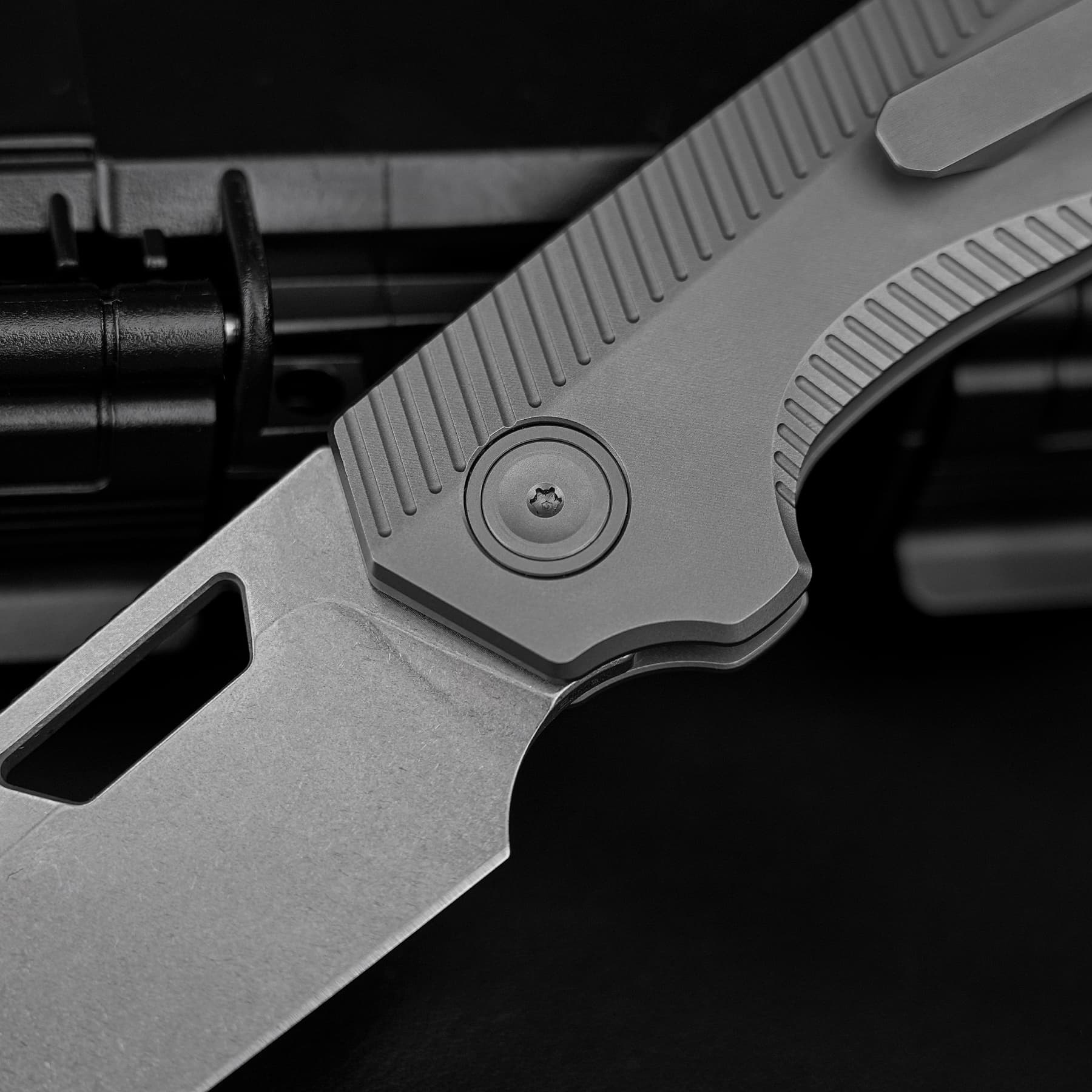 Nip-L - Top Liner Lock (3.15" Elmax Blade & Titanium Handle) For Left-Handed Users - A4205