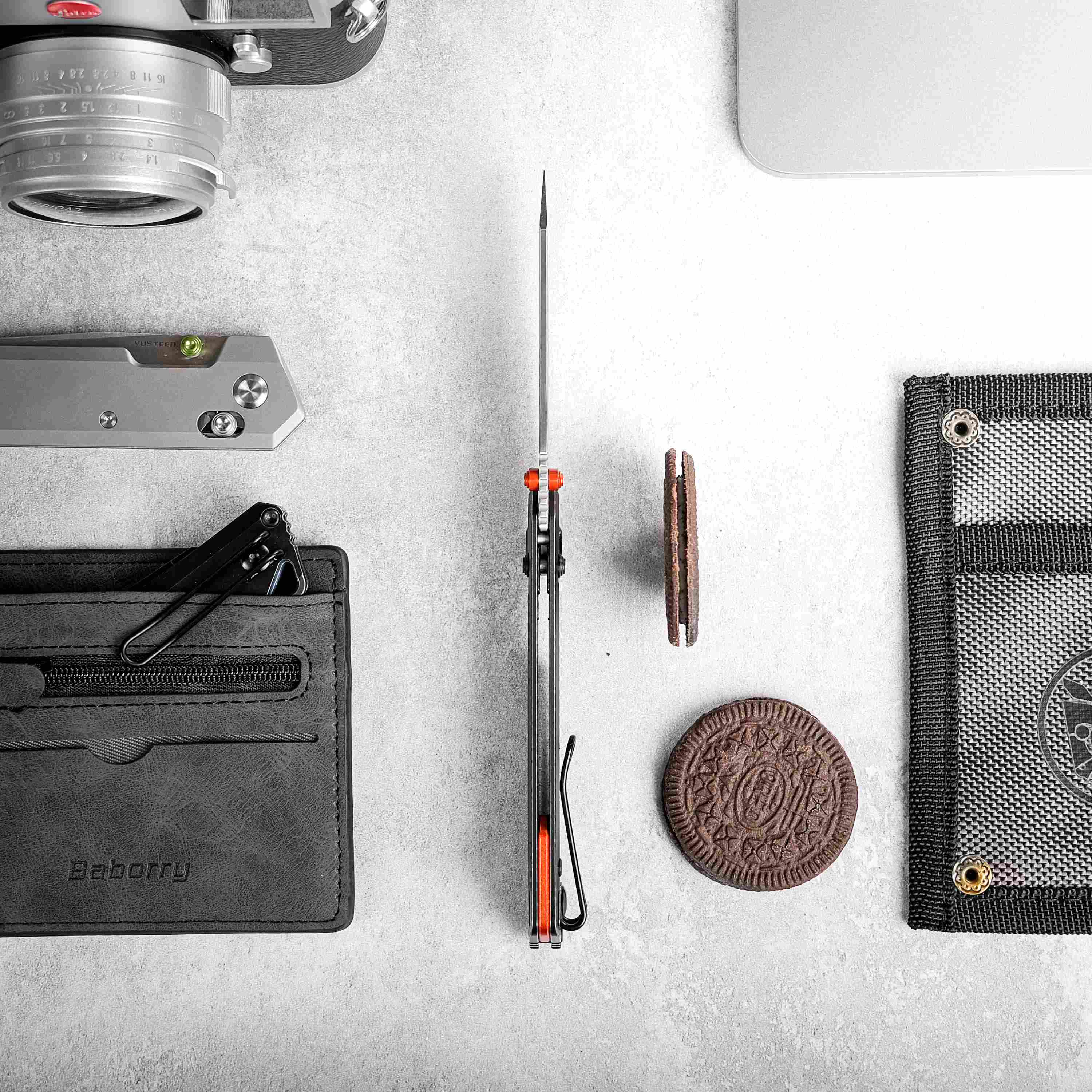 Vosteed Parallel knife with EDC essentials