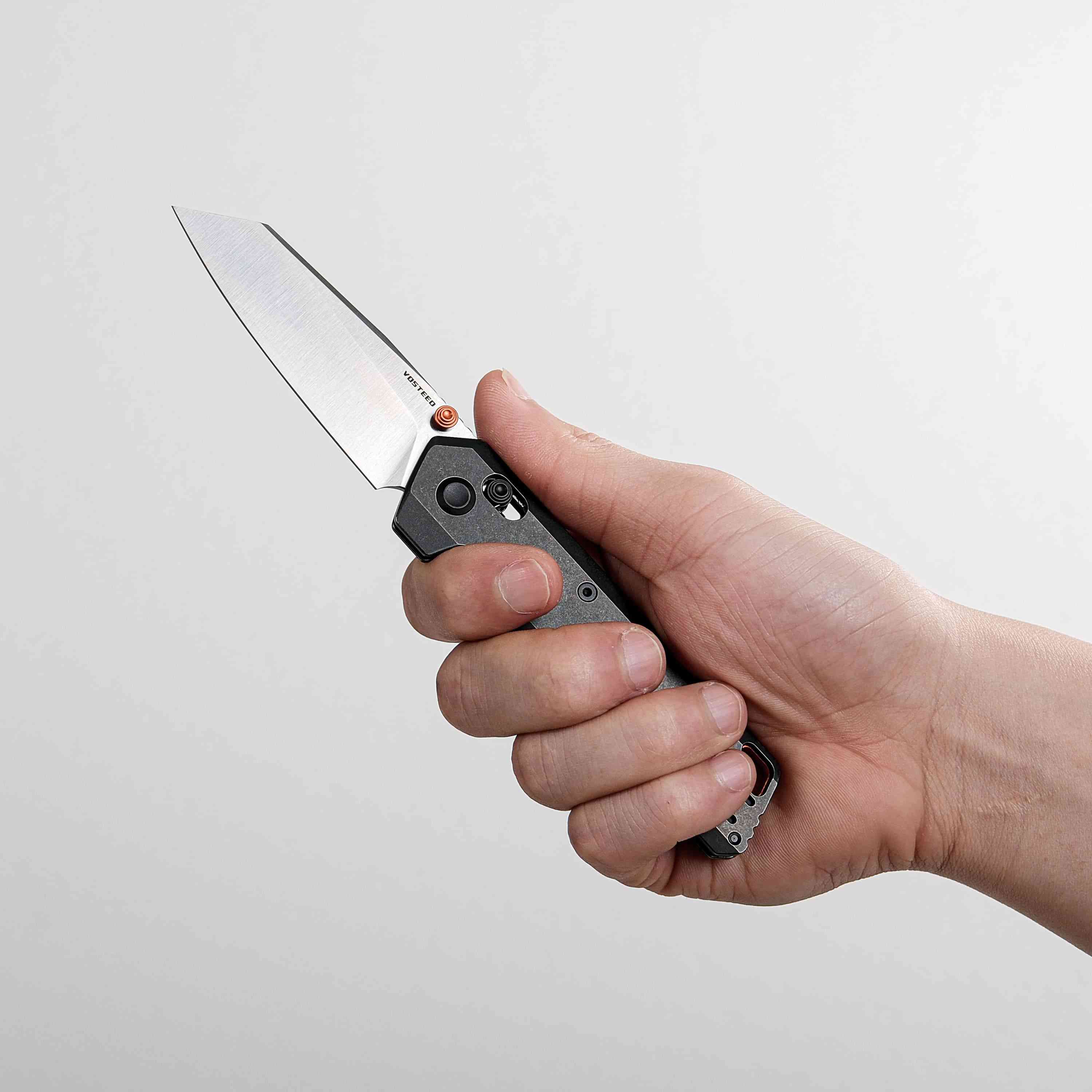 Vosteed Parallel knife held in hand