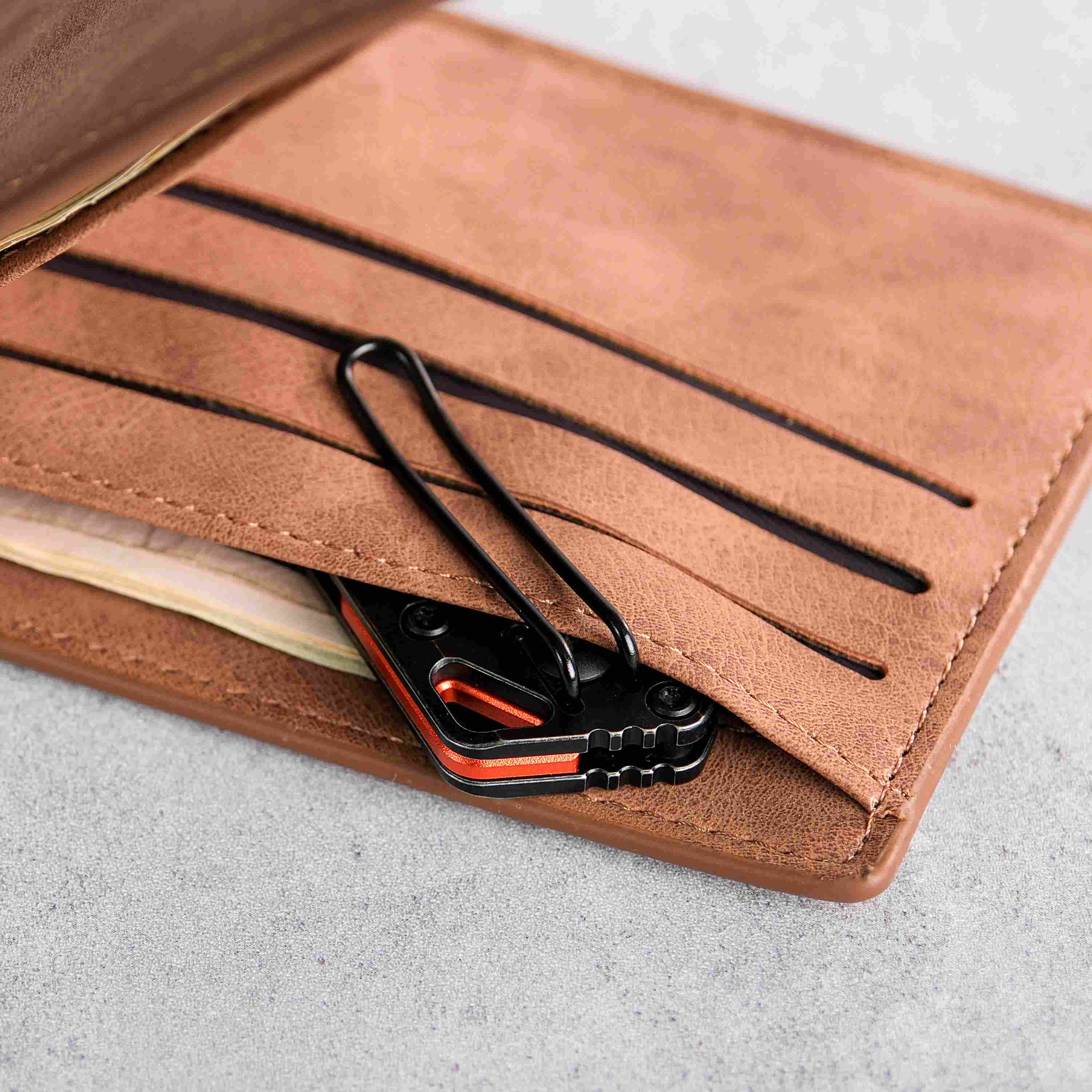 Vosteed Parallel knife clipped to a brown leather wallet