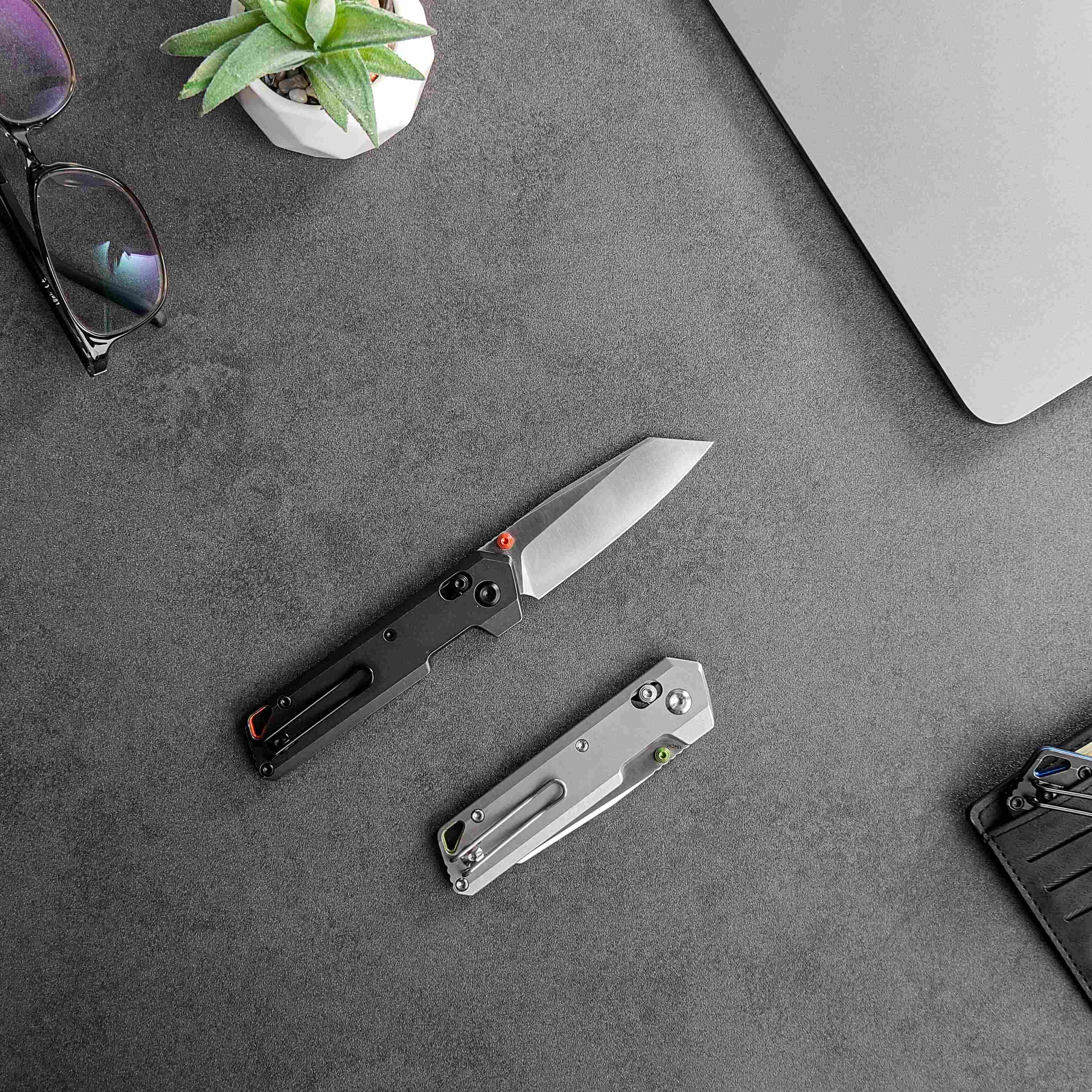 Vosteed Parallel knife product shot with office supplies