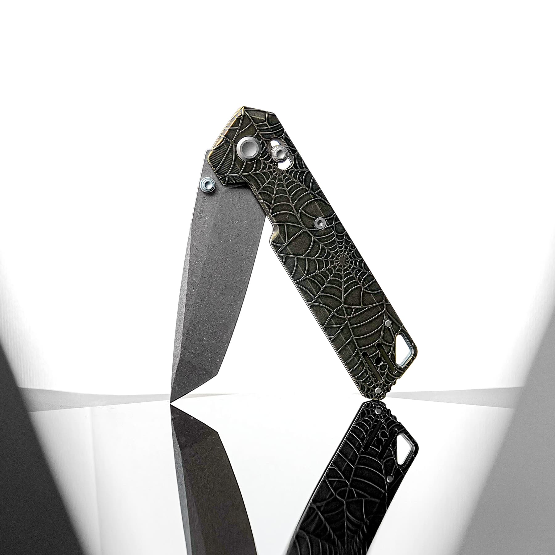 Coming Soon - Parallel- Crossbar Lock (2.90" S35VN Blade & Titanium Handle) - A3523
