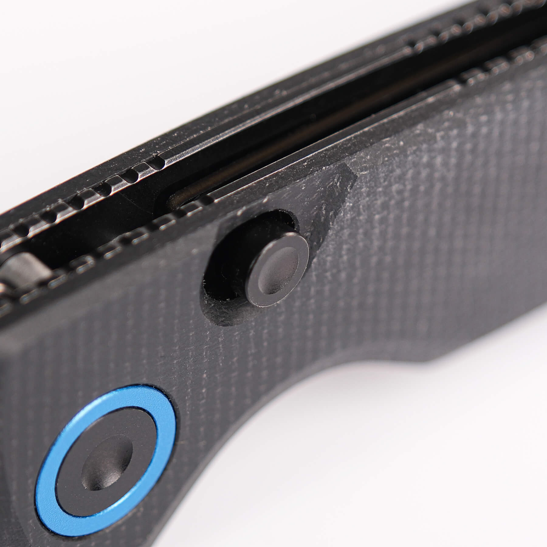 Vosteed Porcupine knife handle detail, black Micarta and blue accent