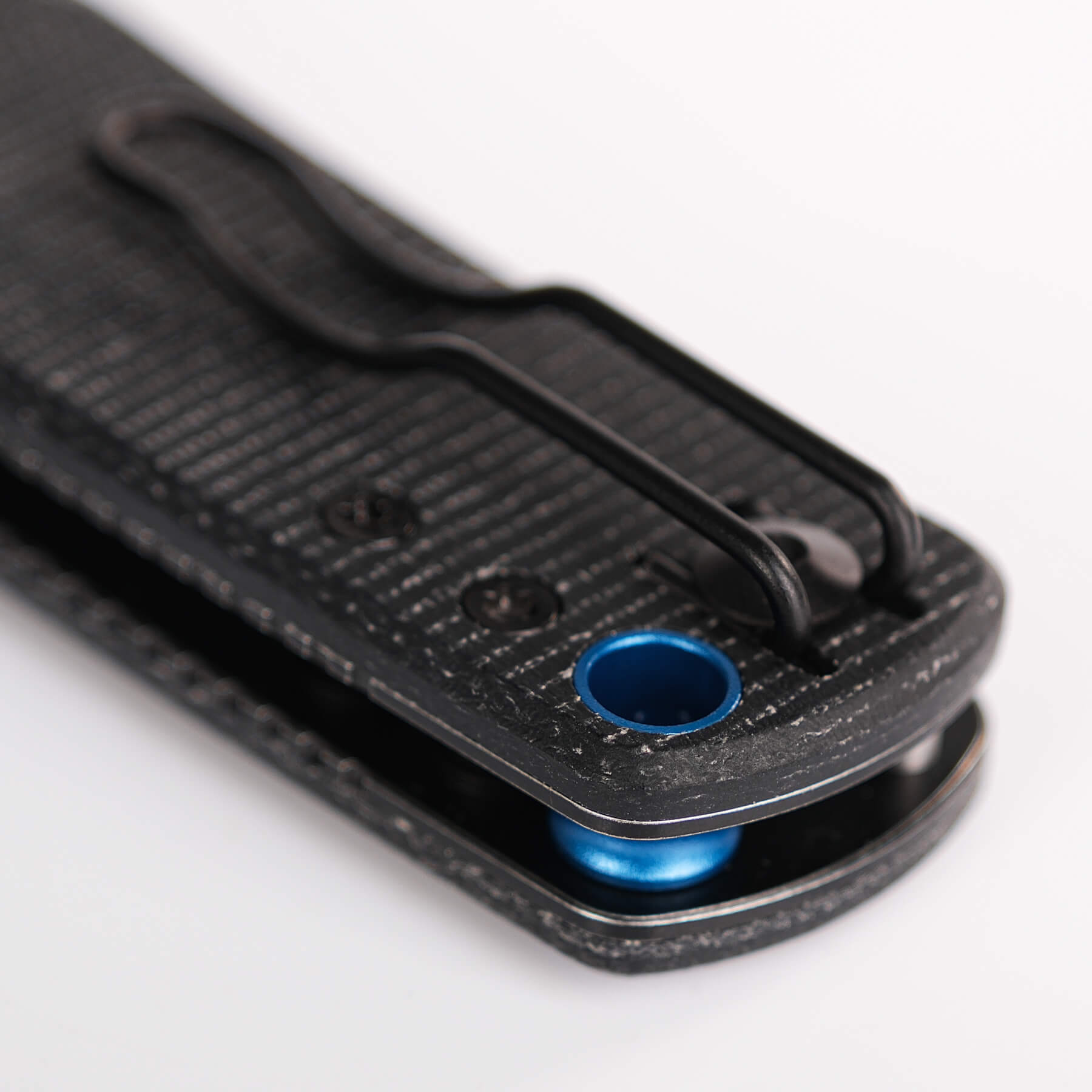 Vosteed Porcupine knife: pocket clip, blue pivot collar detail