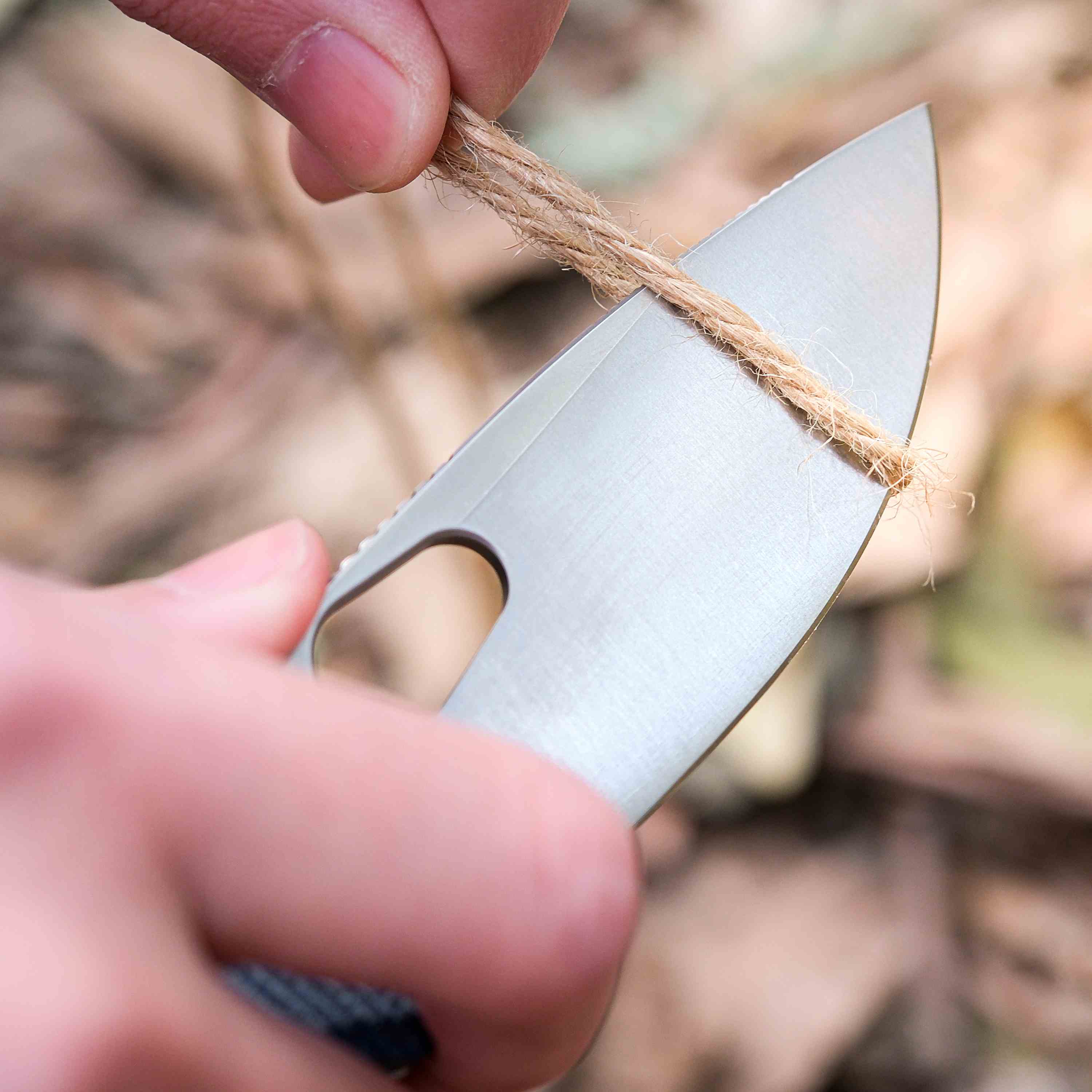 Vosteed Porcupine knife cutting rope, testing blade sharpness