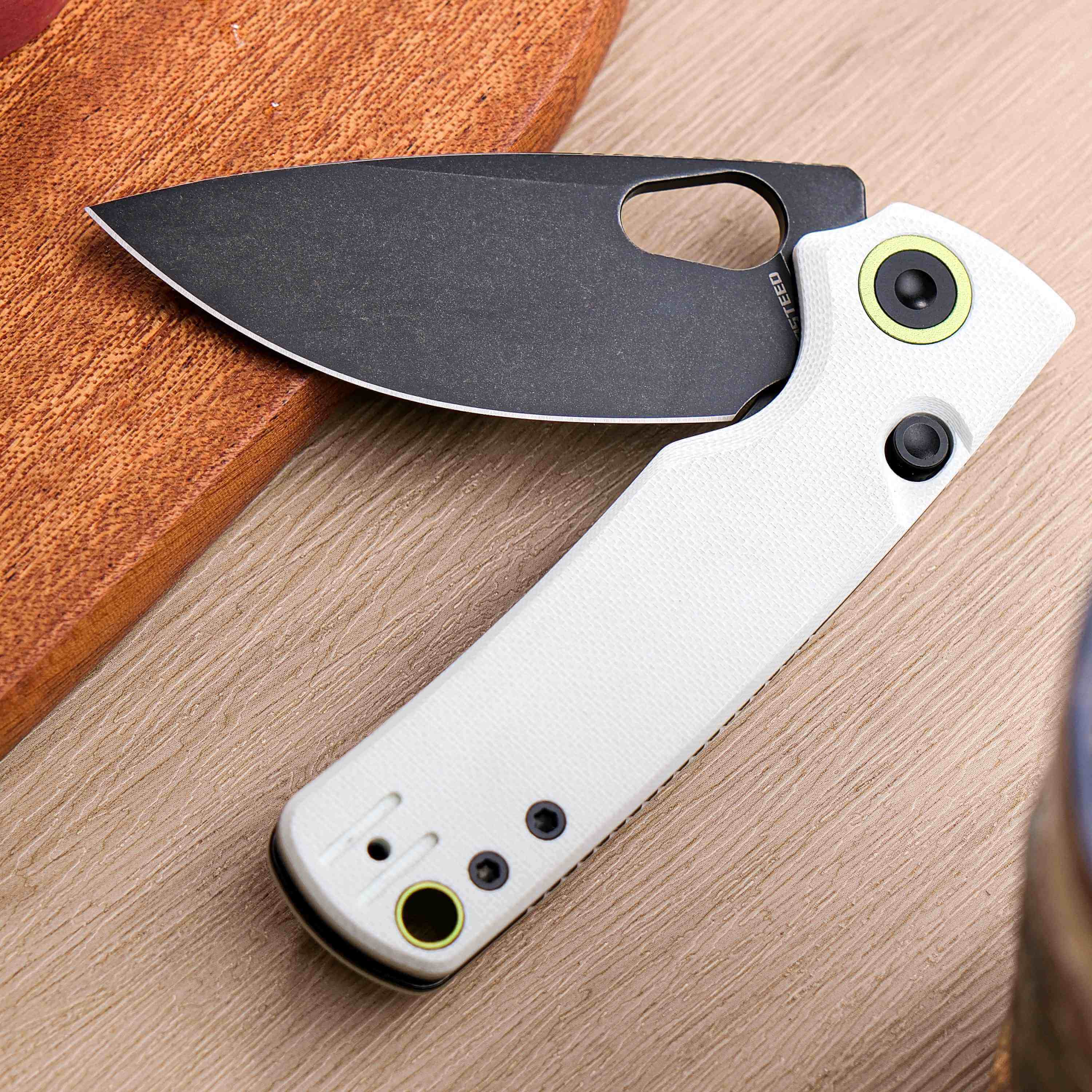 Vosteed Porcupine knife - Black blade and white G10 handle
